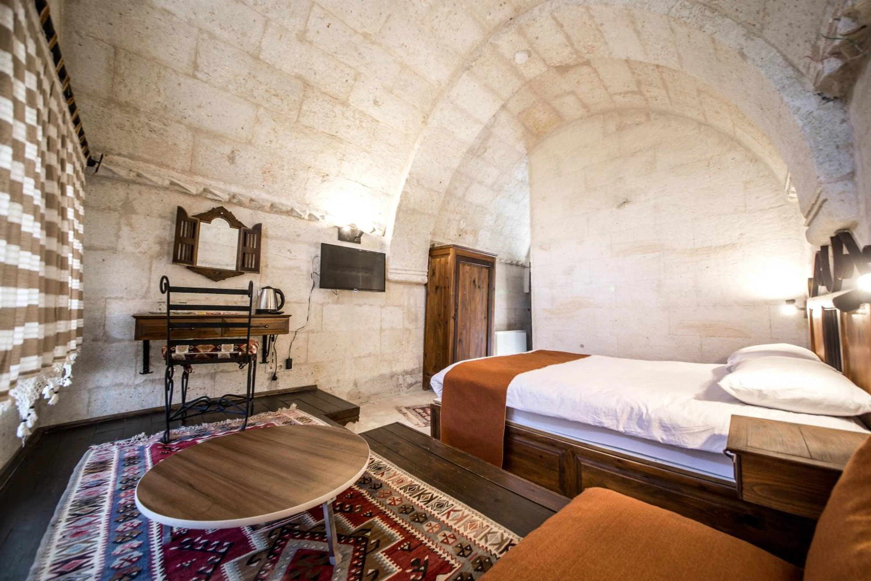 TV and multimedia in Harkasos Cave Hotel