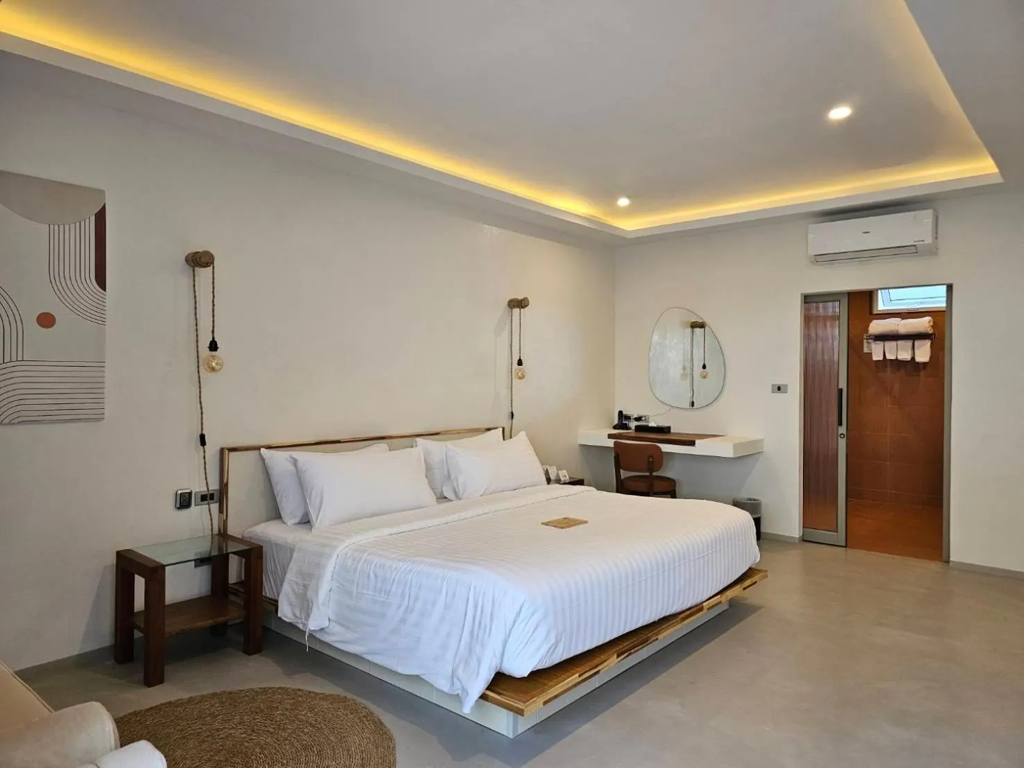 Bed in KC Beach Club & Pool Villas