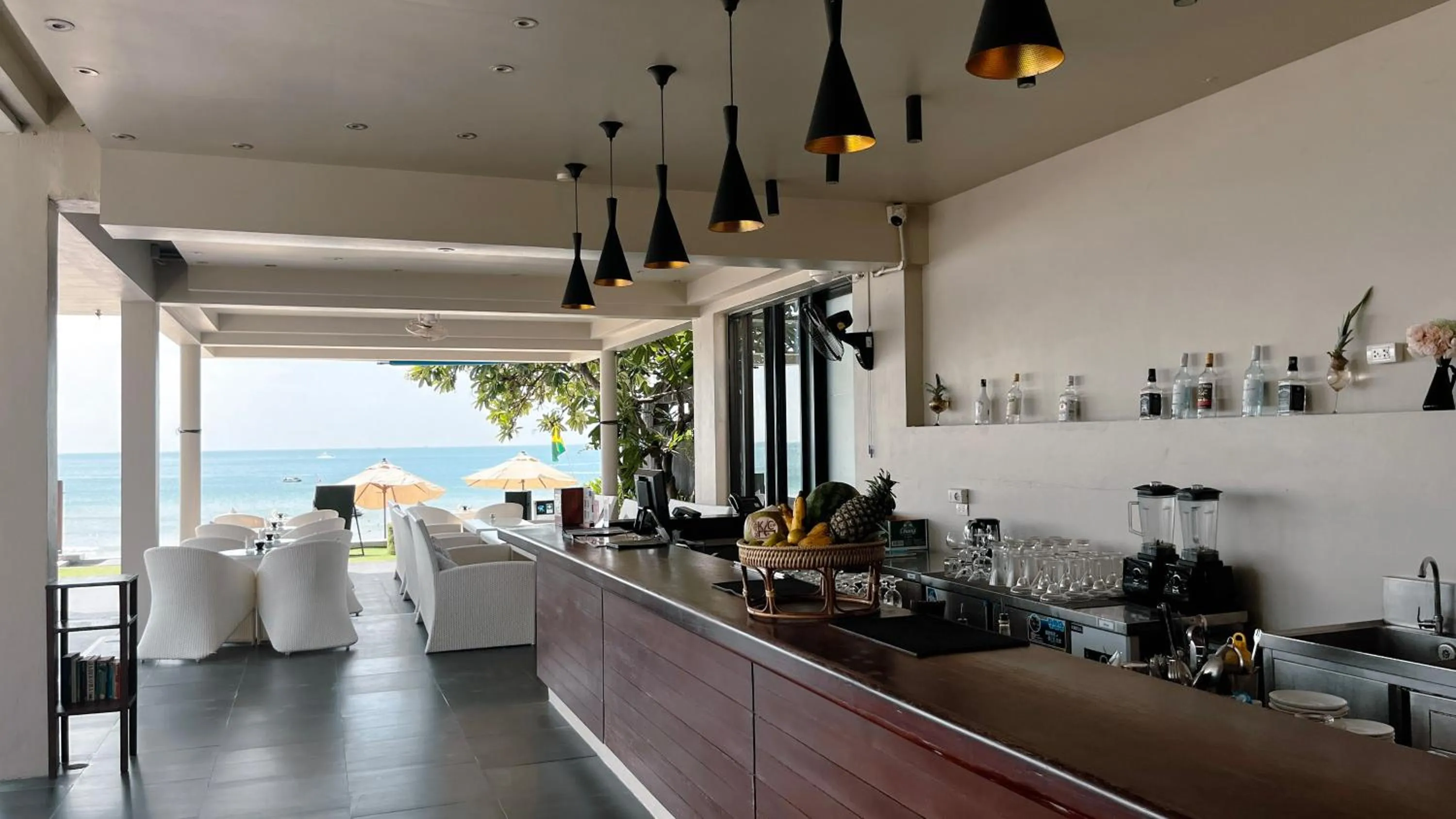 Restaurant/places to eat in KC Beach Club & Pool Villas