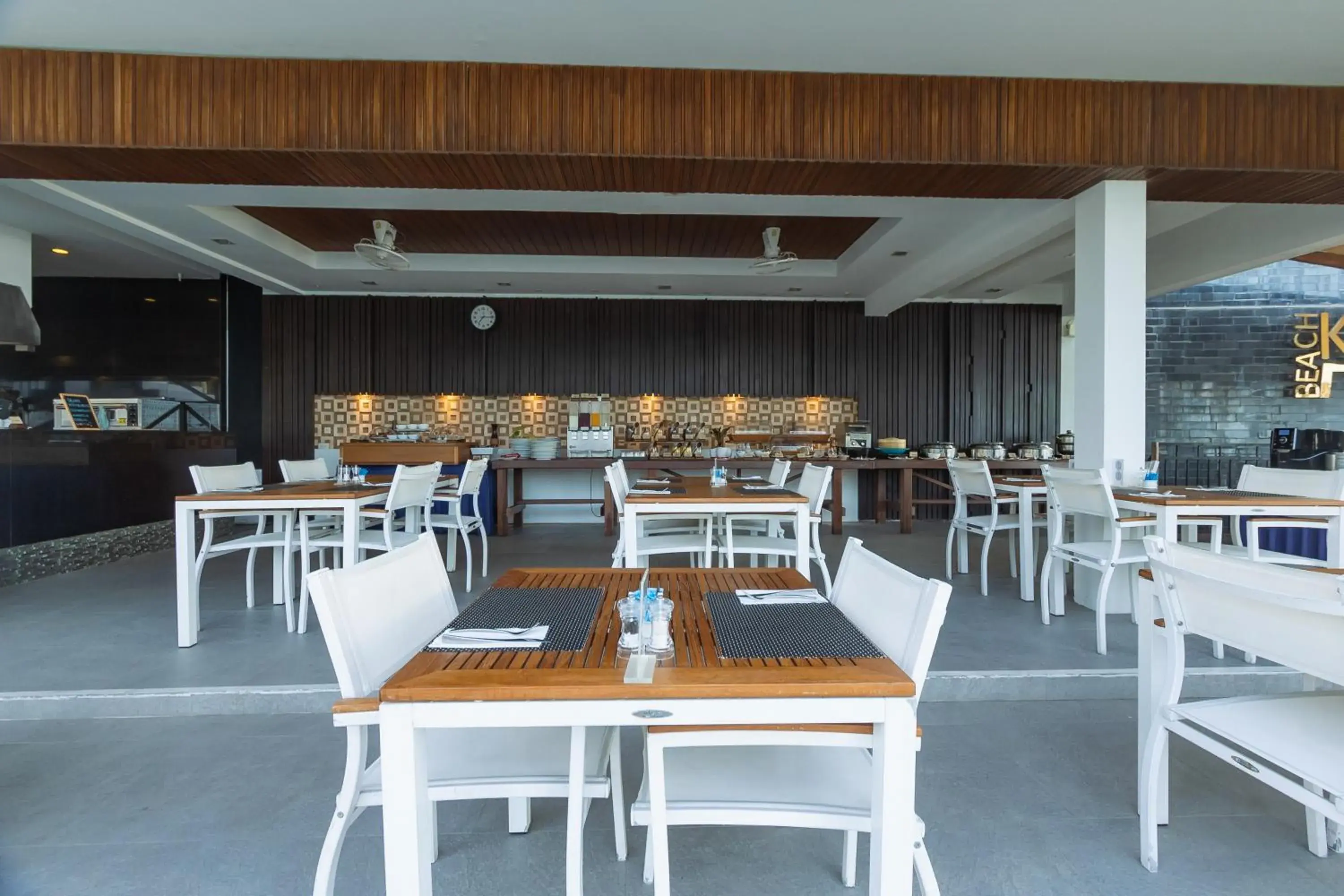 Restaurant/places to eat in KC Beach Club & Pool Villas Restaurant/places to eat in KC Beach Club & Pool Villas