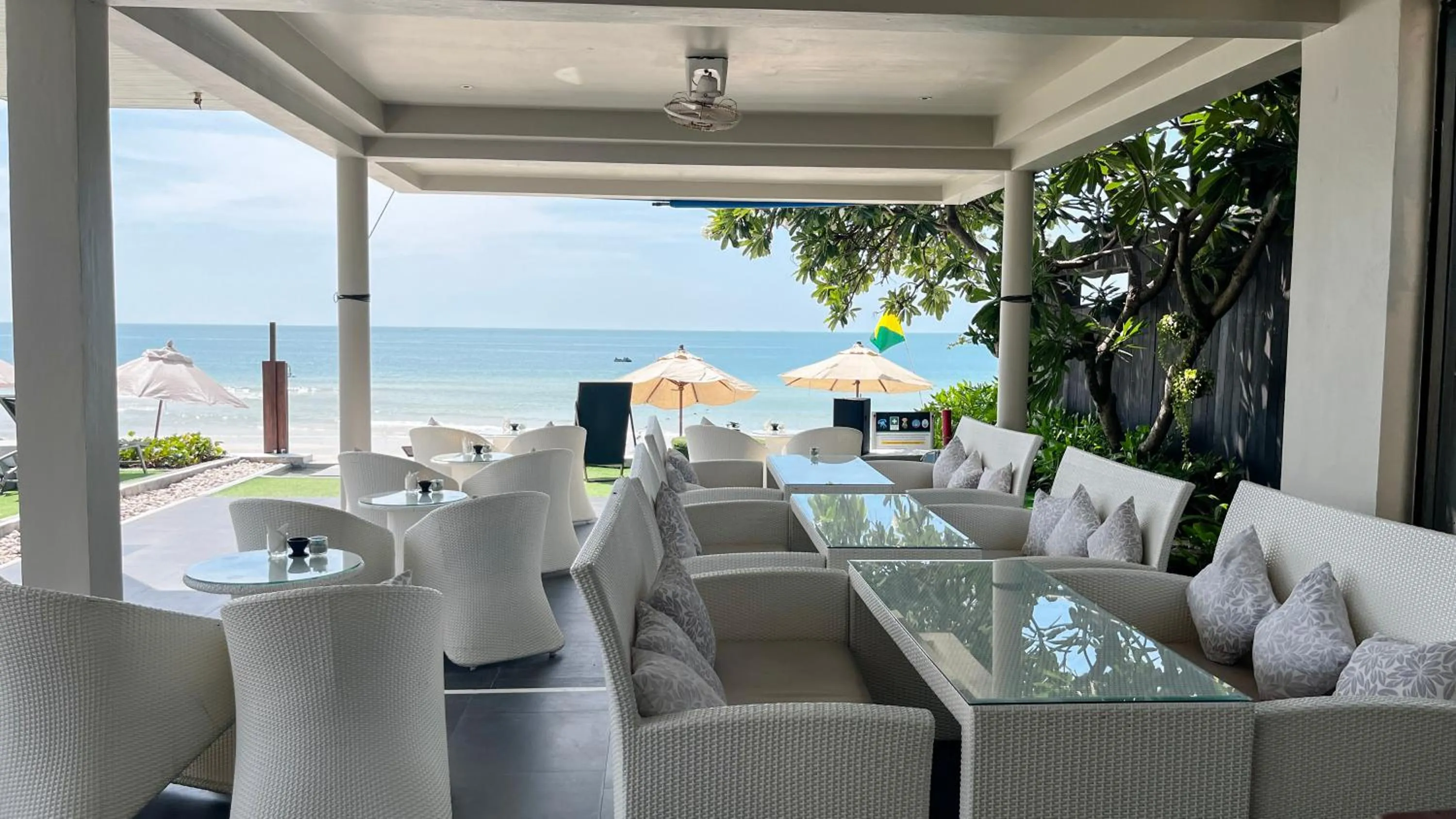 Restaurant/places to eat in KC Beach Club & Pool Villas