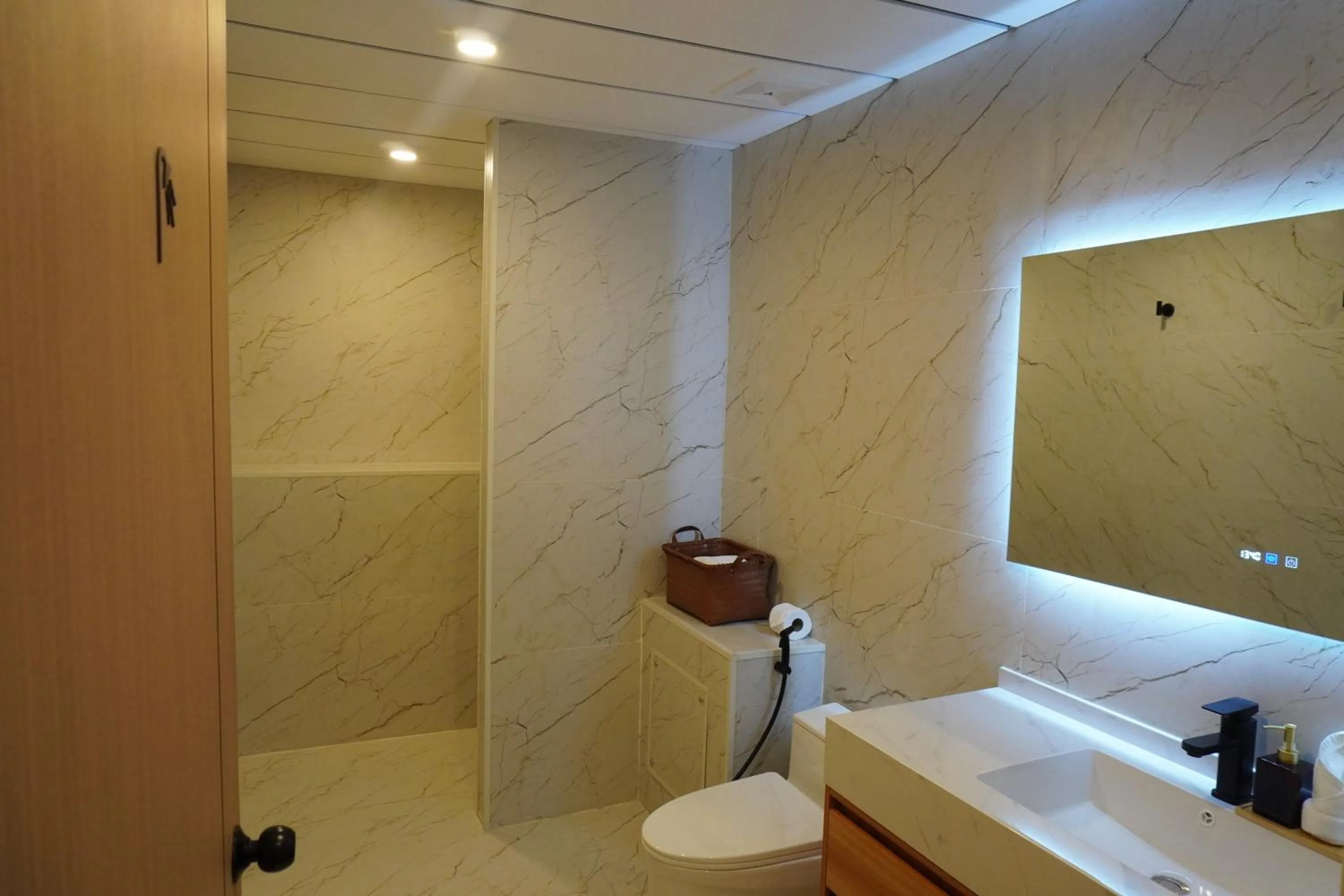 Shower in KC Beach Club & Pool Villas