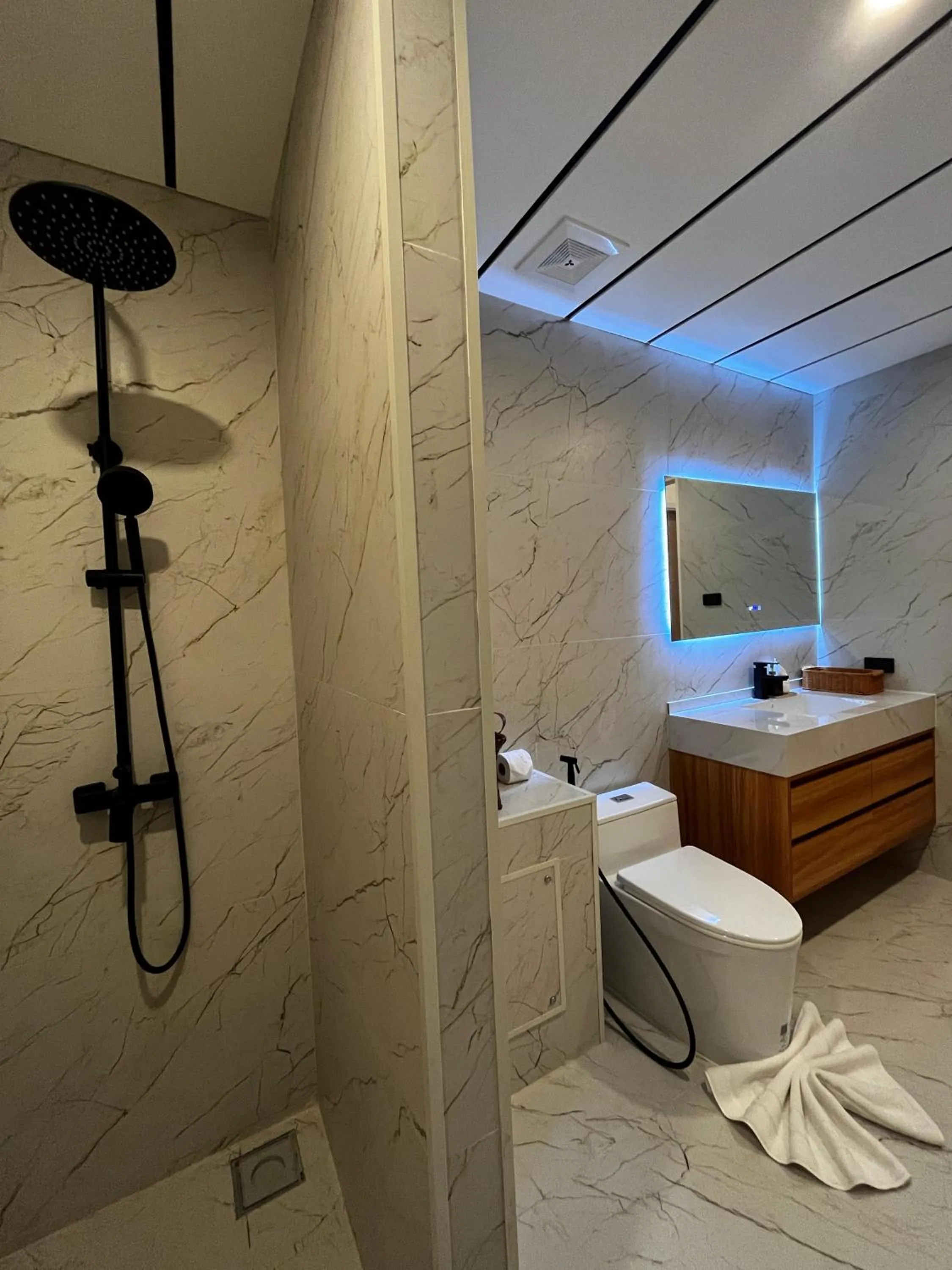 Shower in KC Beach Club & Pool Villas
