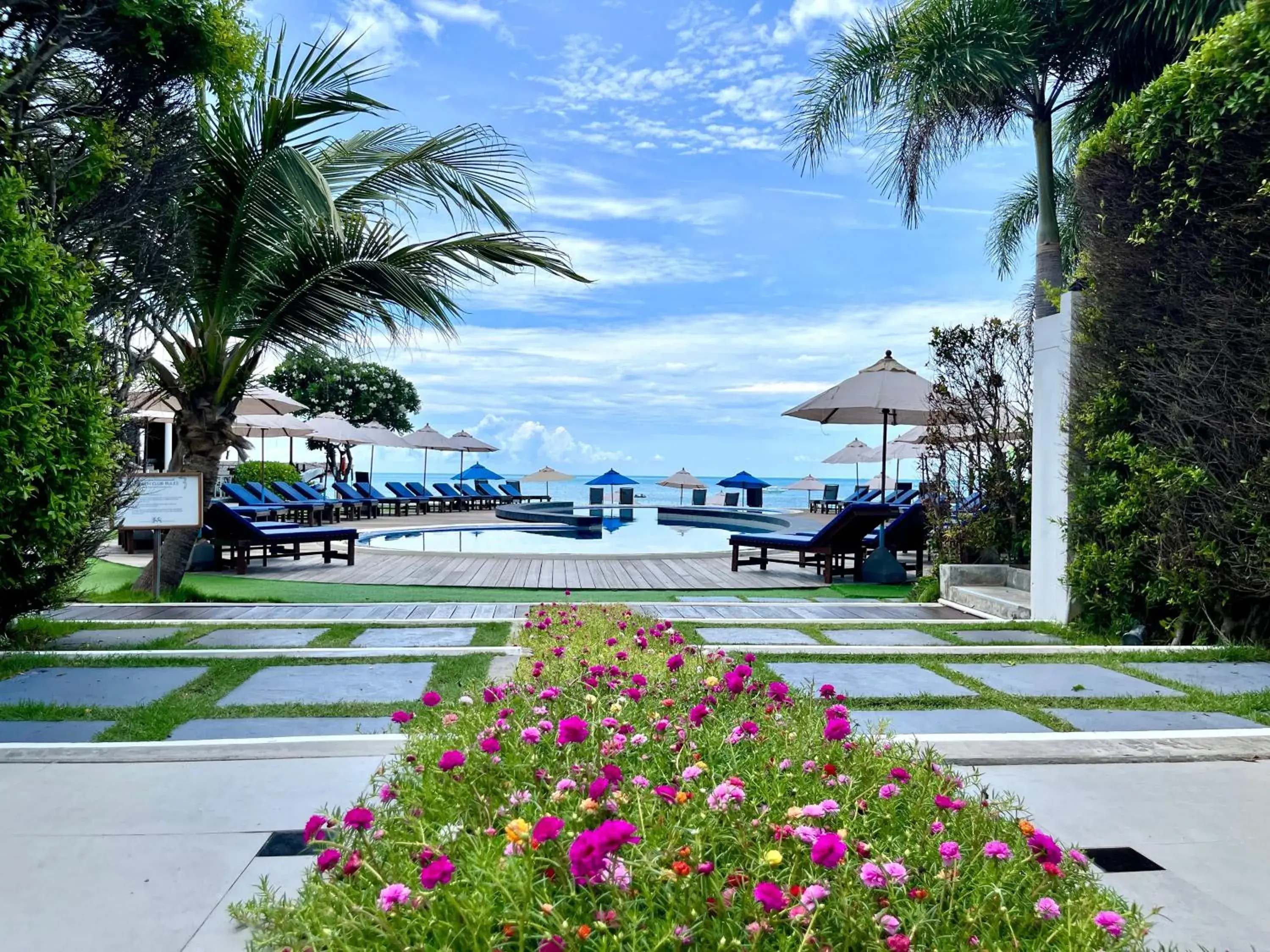 Swimming pool in KC Beach Club & Pool Villas Swimming pool in KC Beach Club & Pool Villas