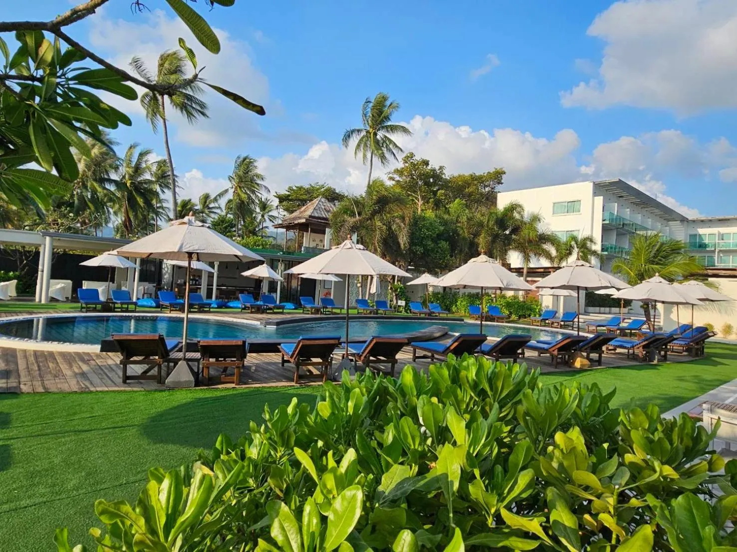 Property building in KC Beach Club & Pool Villas