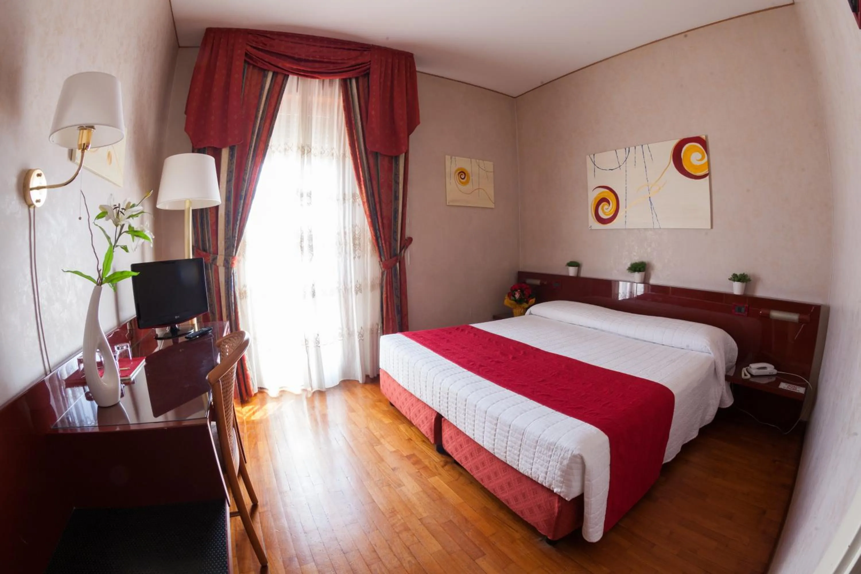 Photo of the whole room, Bed in Hotel Master