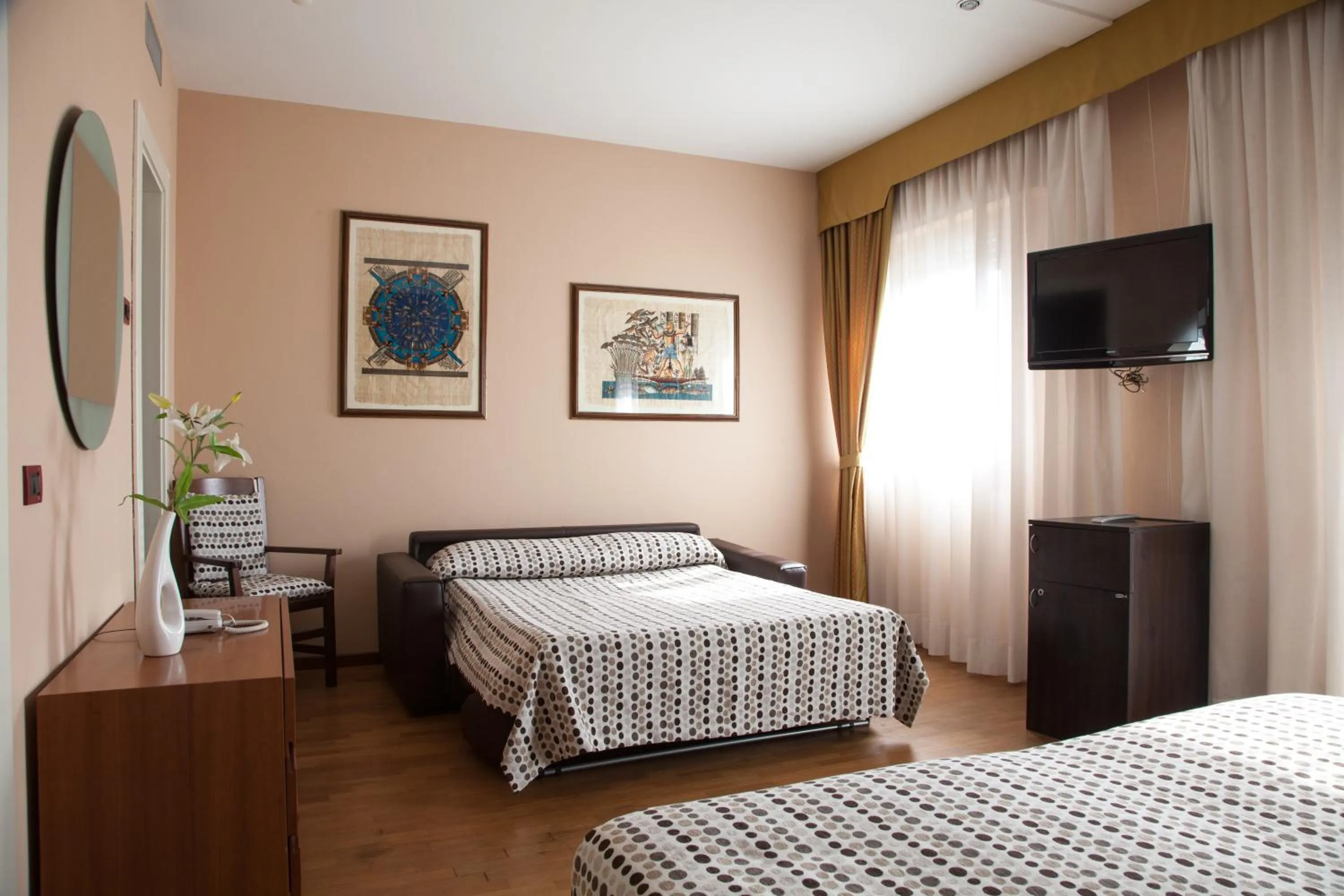 Photo of the whole room, Bed in Hotel Master