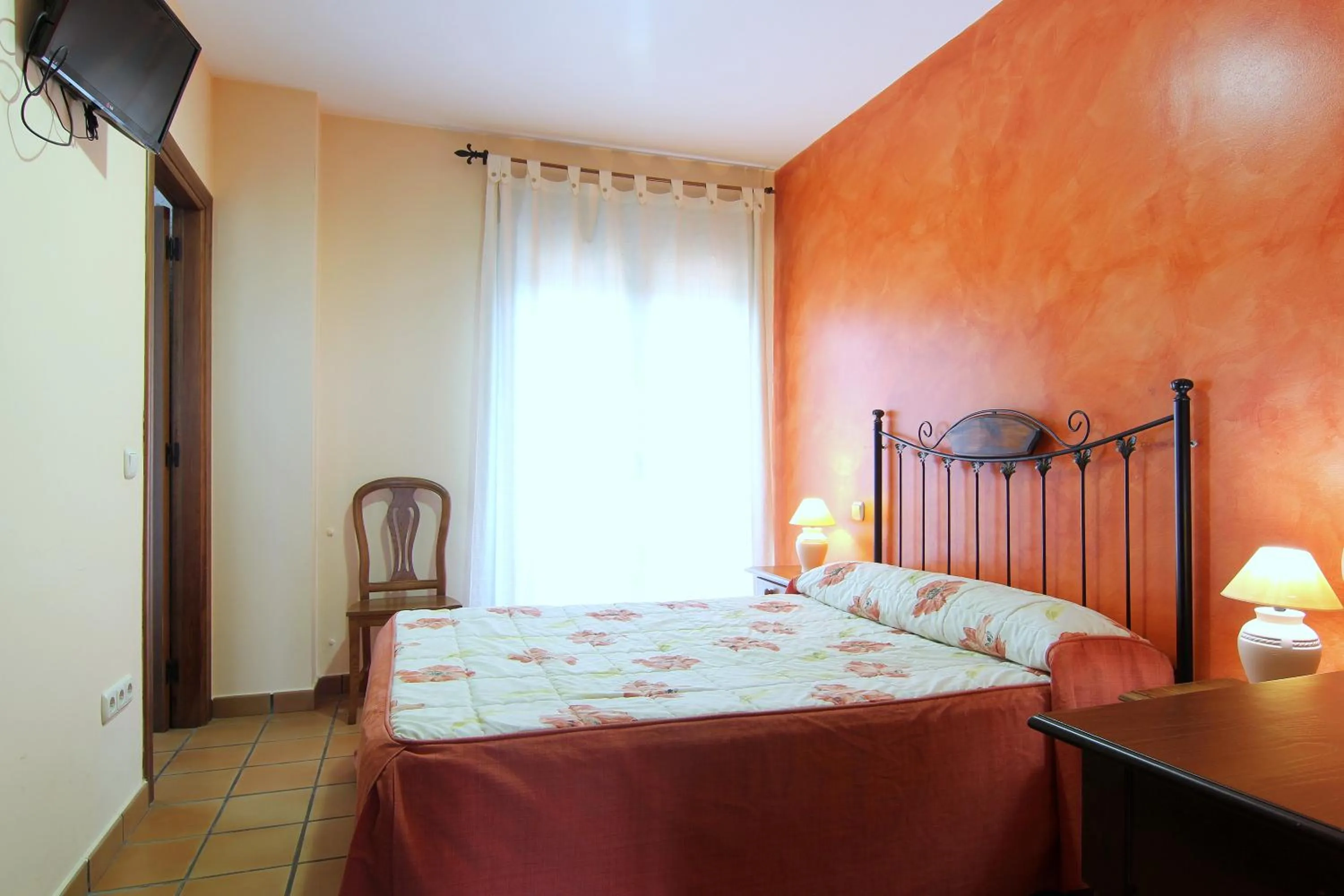 Day, Bed in Hotel Rural Hojaranzos