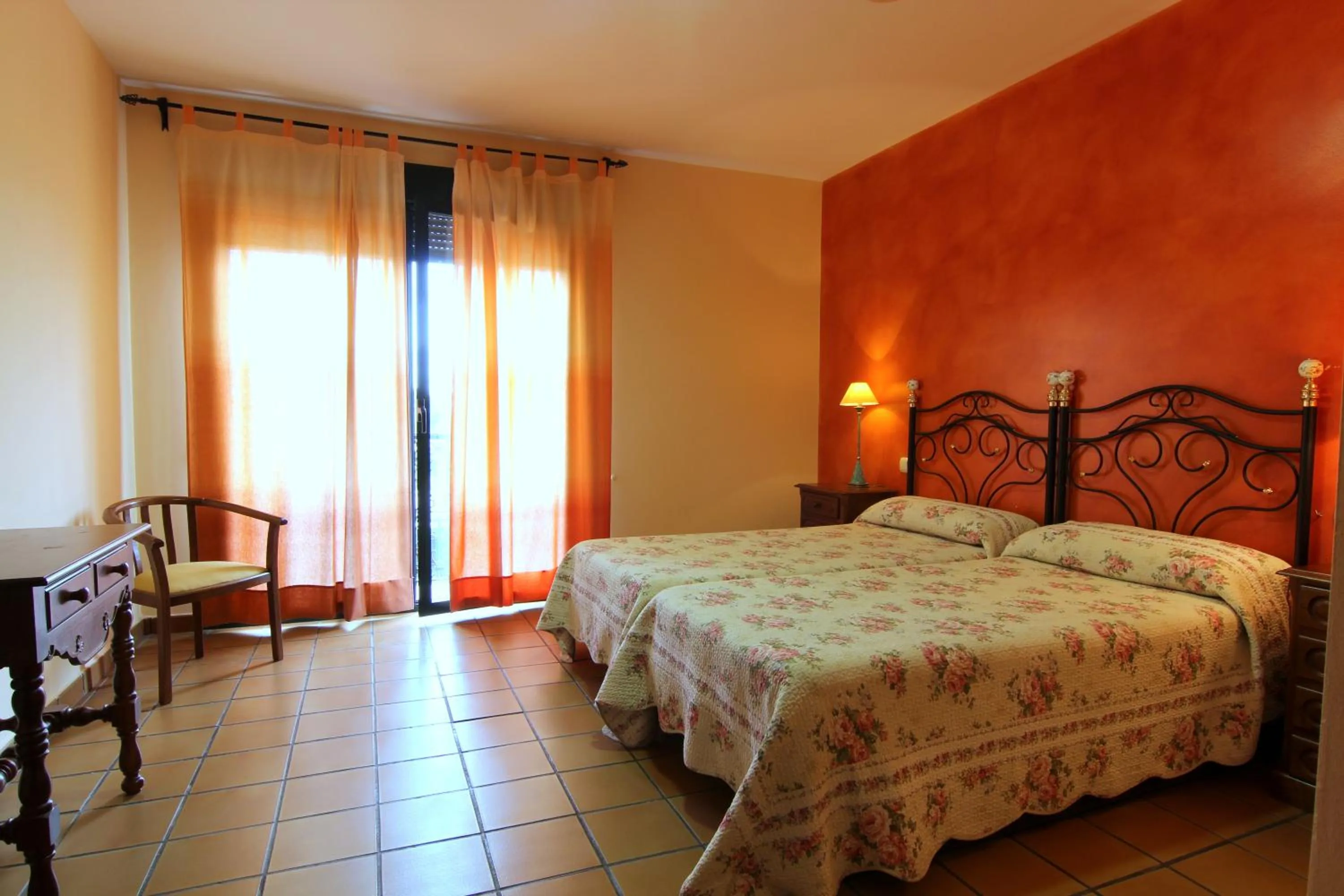 Day, Bed in Hotel Rural Hojaranzos