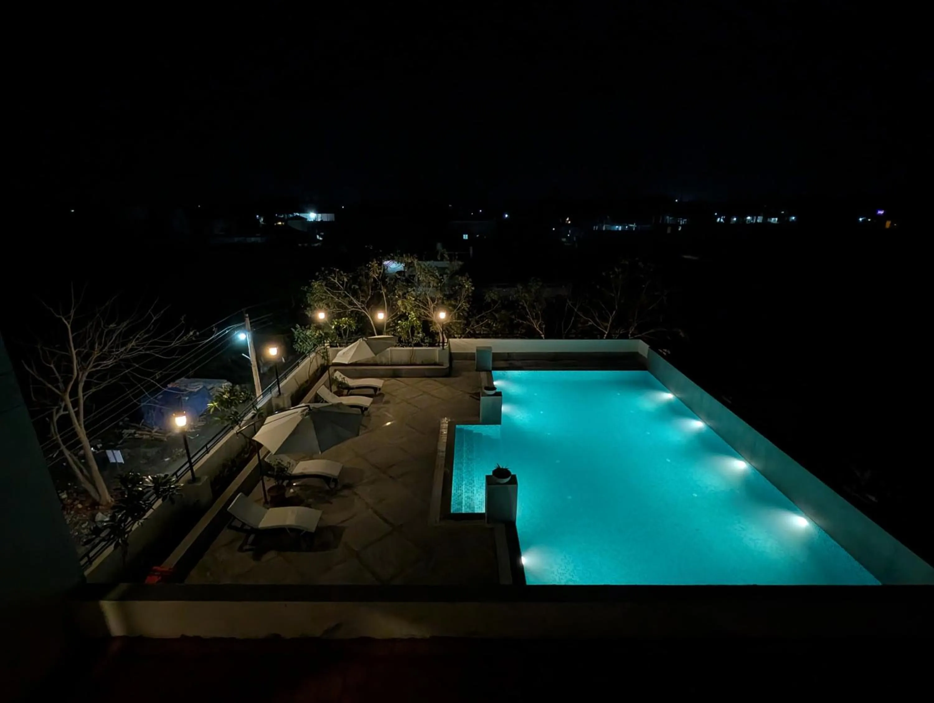Swimming pool in Aashreya Suites Tiruvannamalai