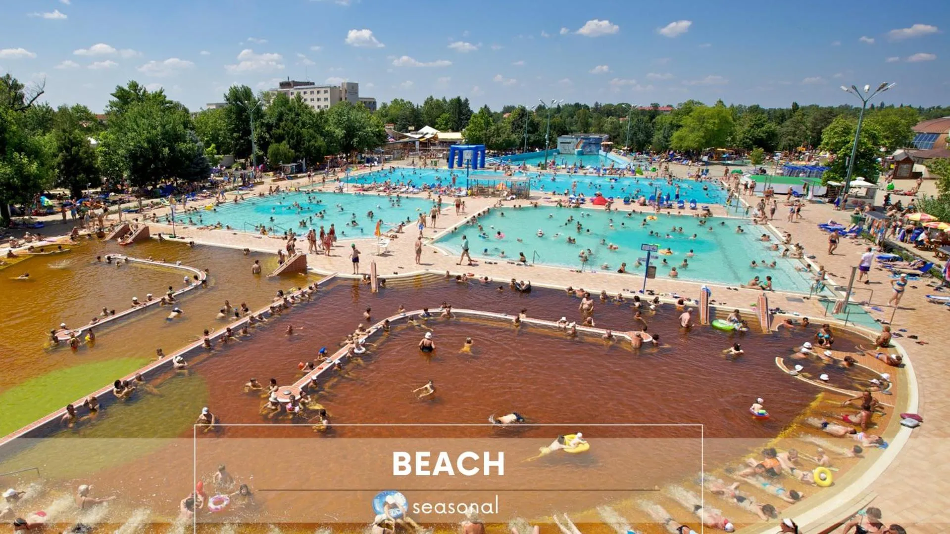 Swimming pool in Hungarospa Thermal Hotel