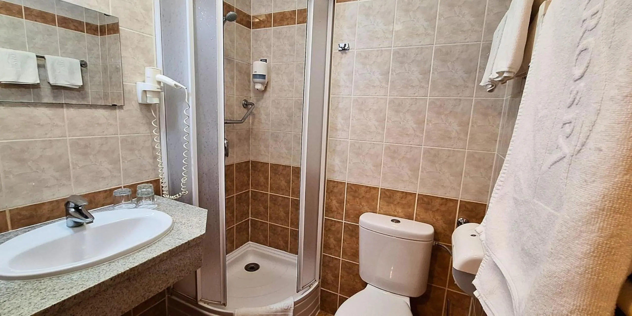 Bathroom in Hungarospa Thermal Hotel