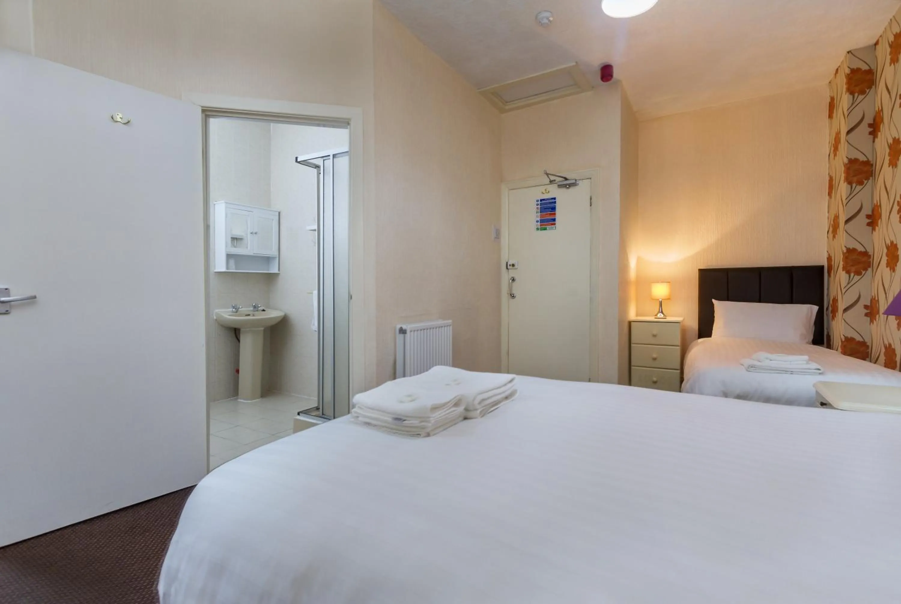 TV and multimedia, Bed in Maples Hotel