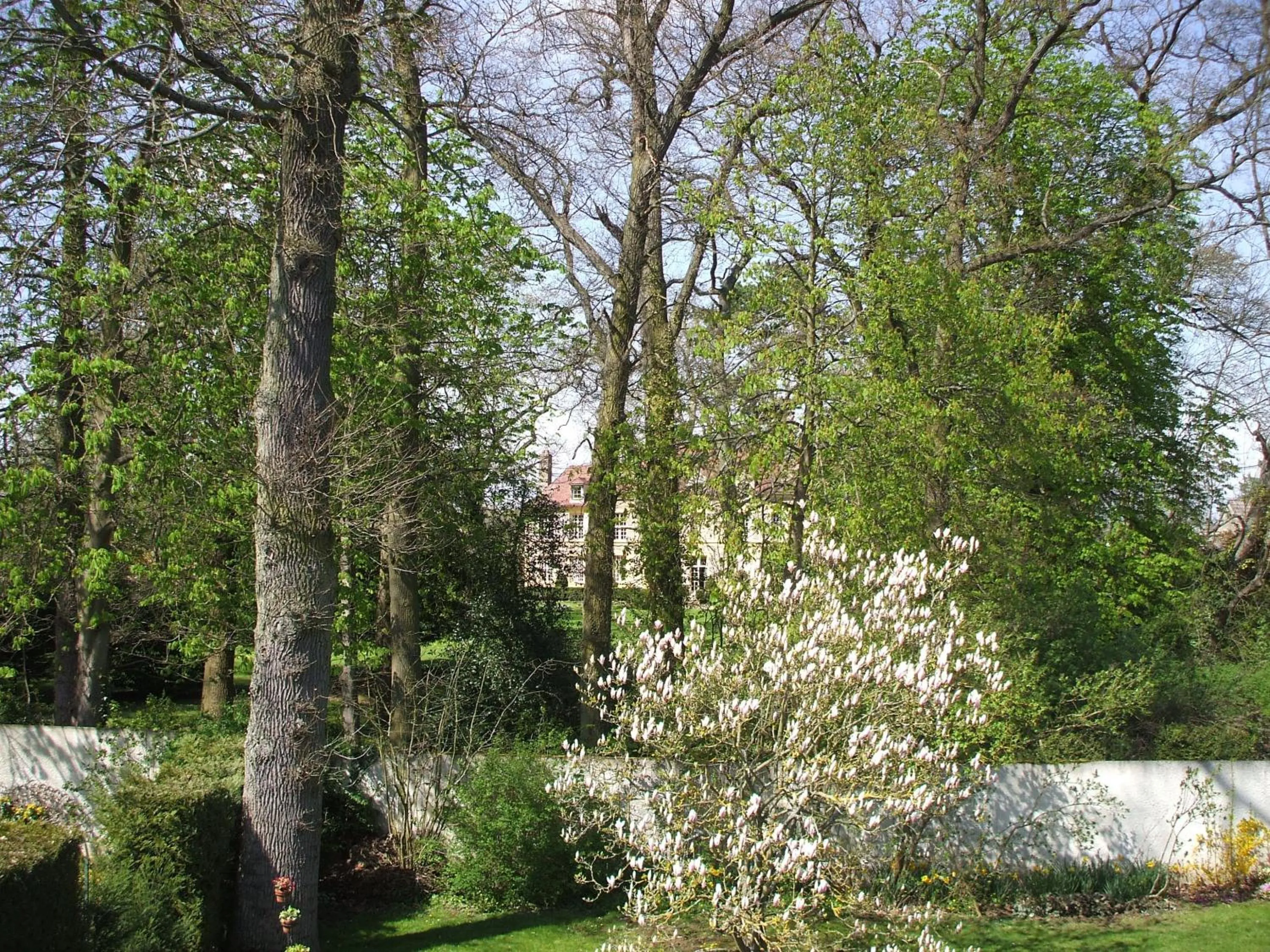 Property building in Chambre d'Hôtes Quietude en Vallée de Chevreuse