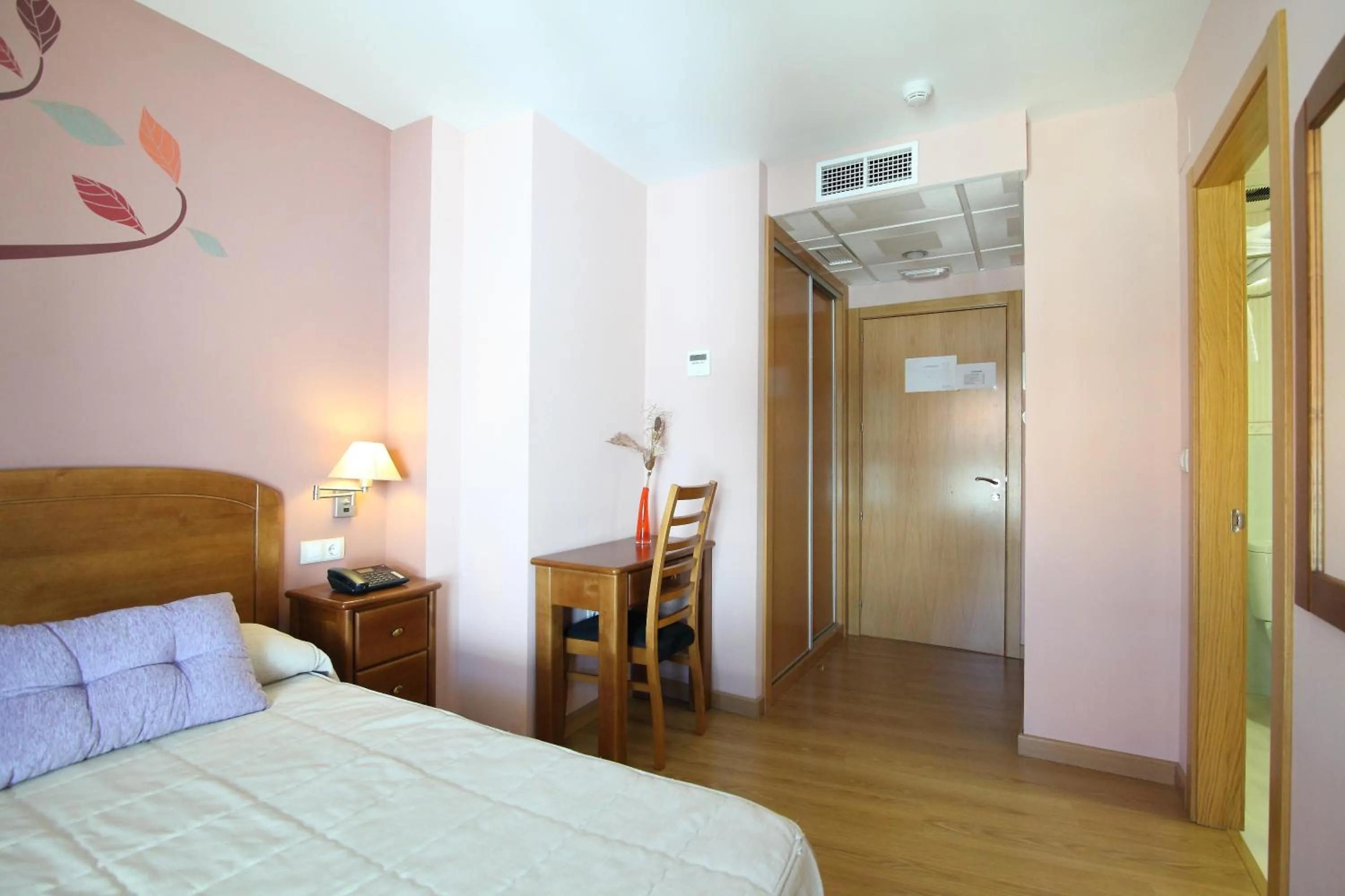 Photo of the whole room in Hostal Campo Real Bed&Breakfast