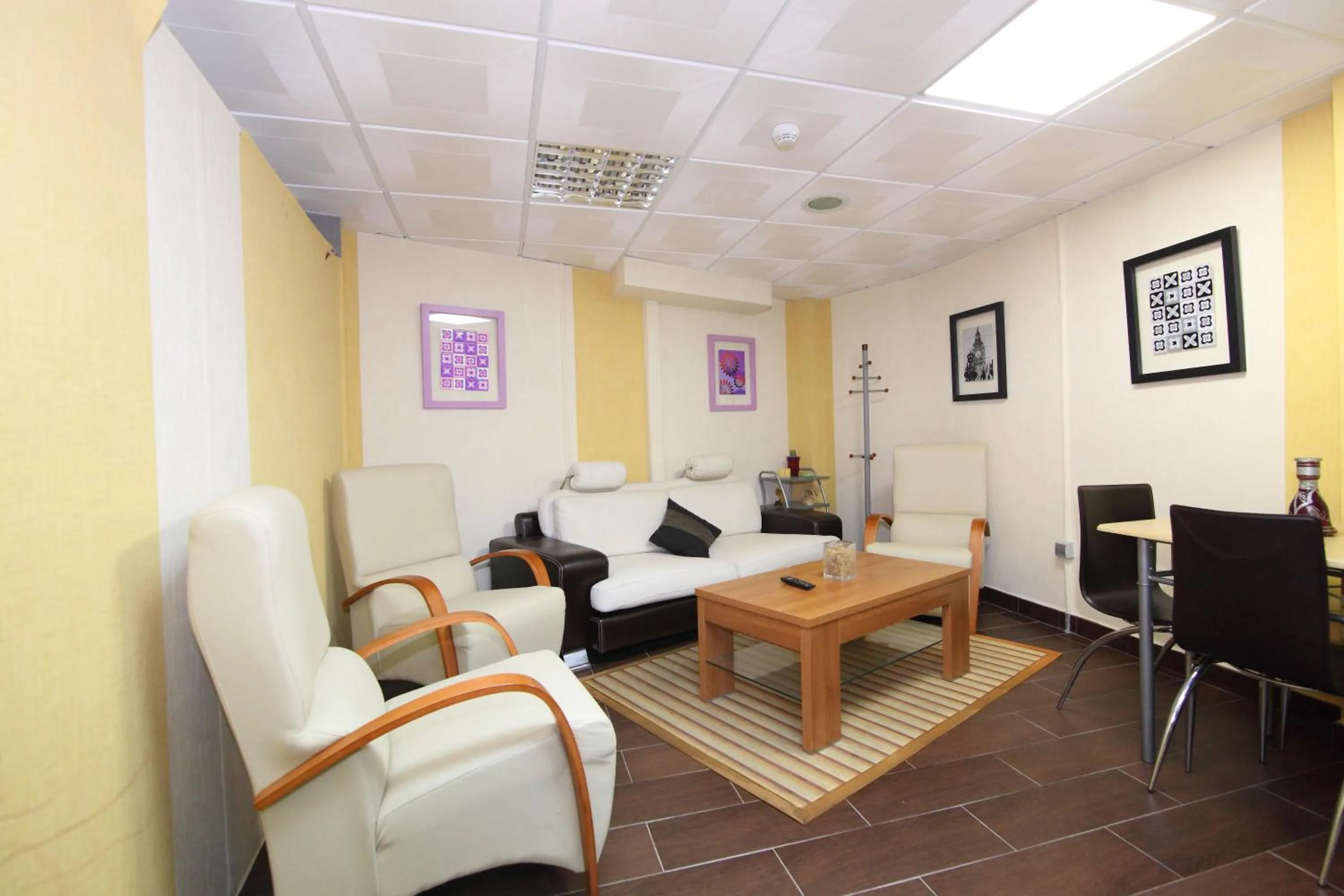 Communal lounge/ TV room in Hostal Campo Real Bed&Breakfast