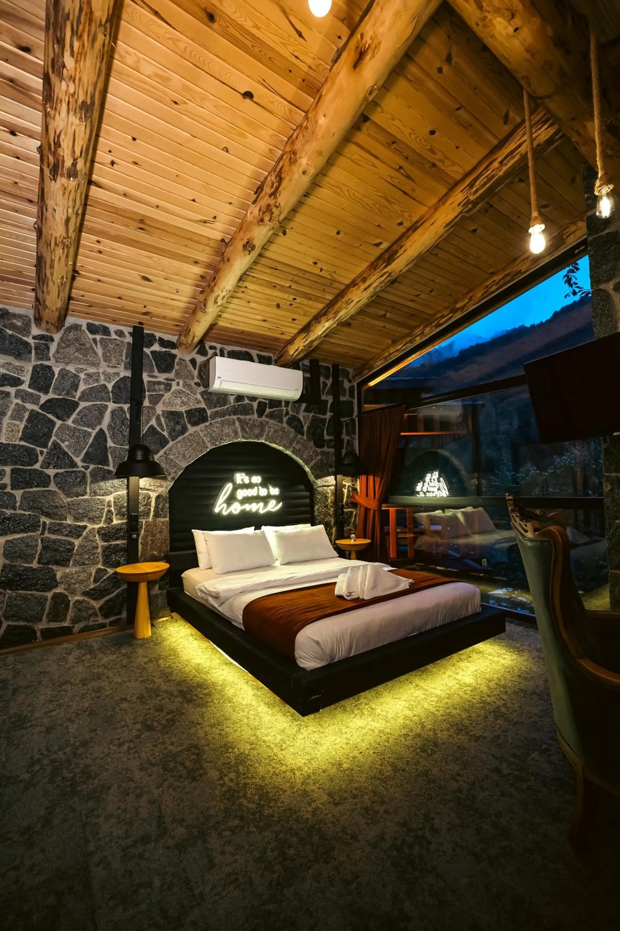 Bed in bungalove tatil köyü