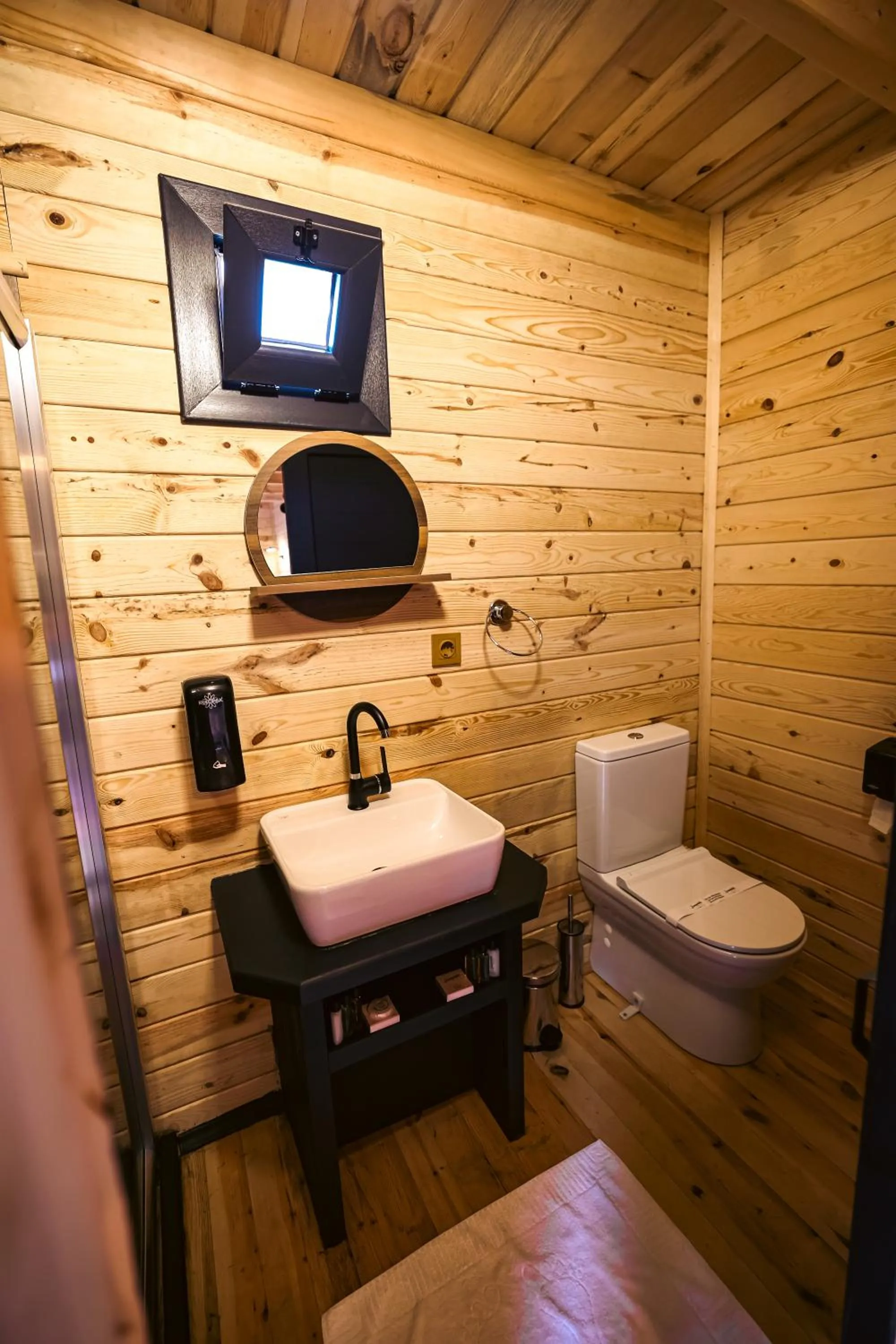 Toilet in bungalove tatil köyü