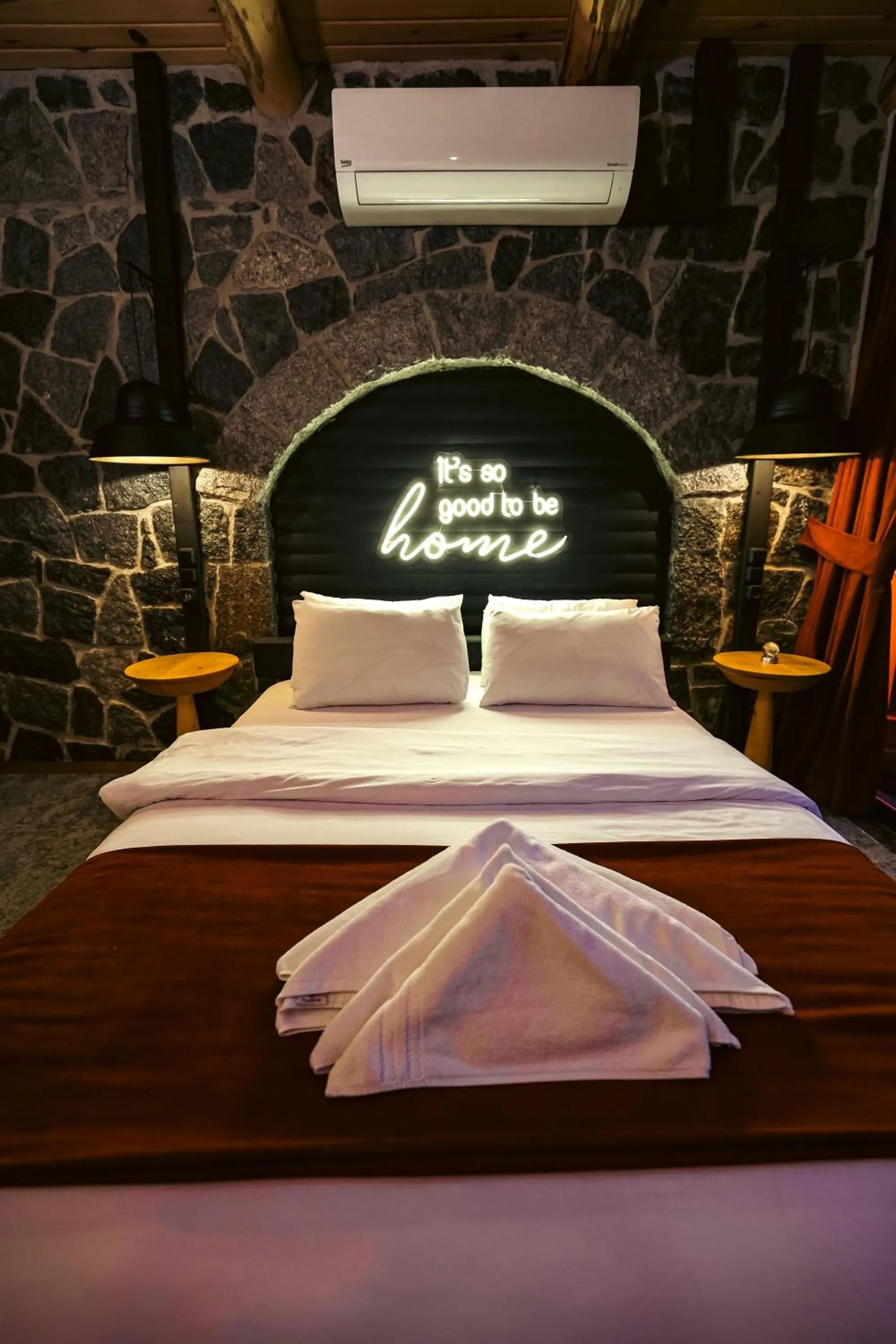 Bed in bungalove tatil köyü