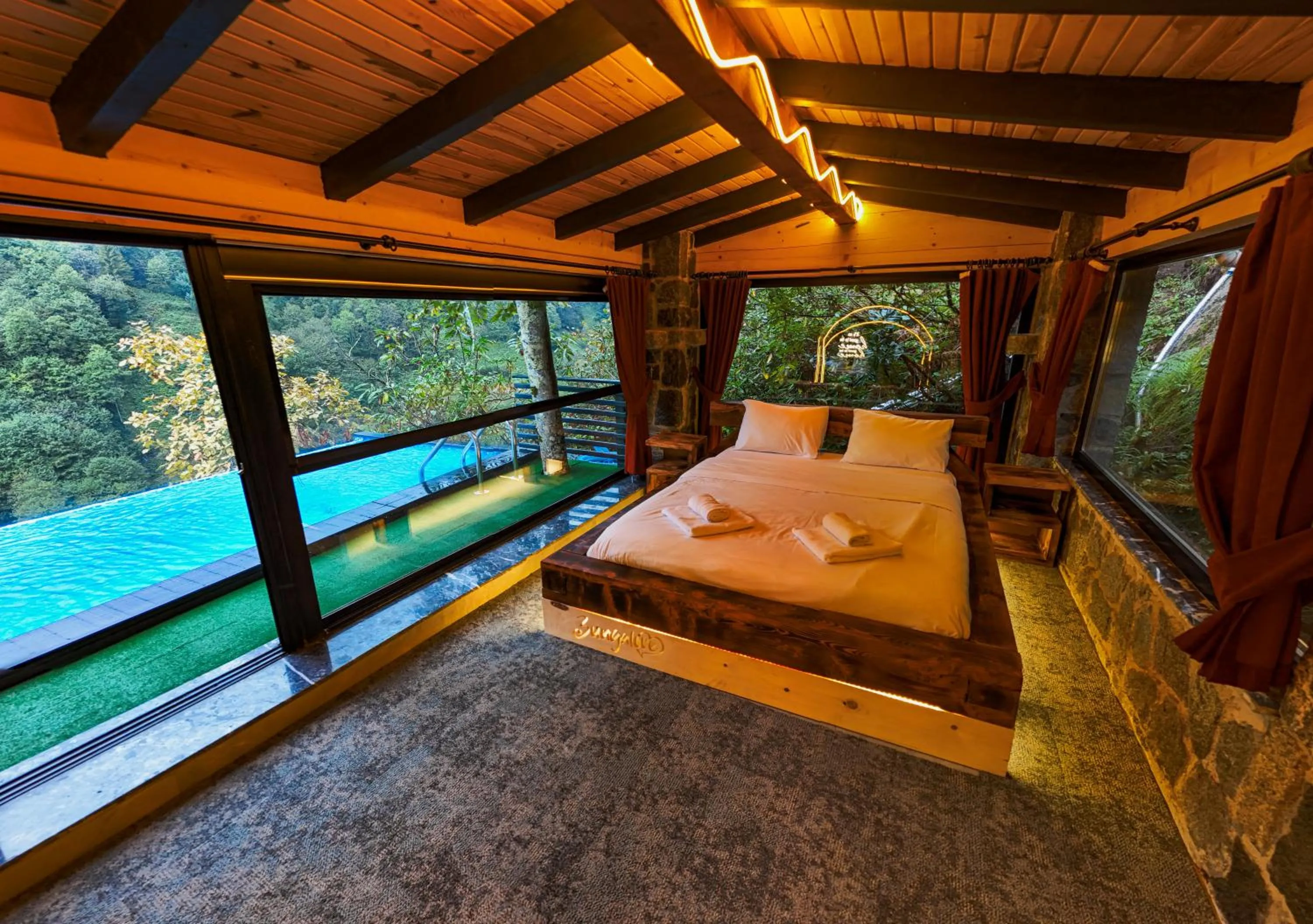 Bed in bungalove tatil köyü