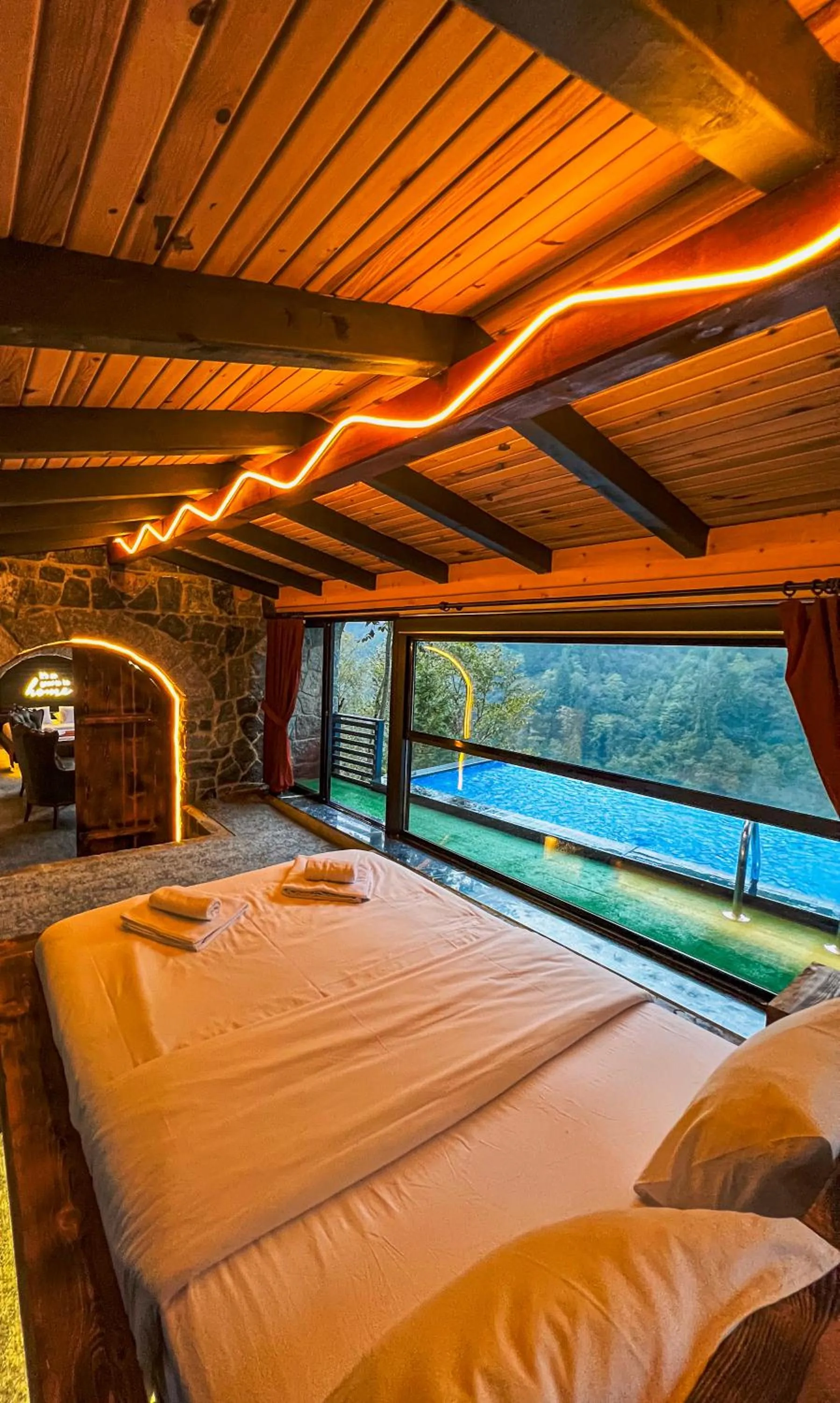 Bed in bungalove tatil köyü