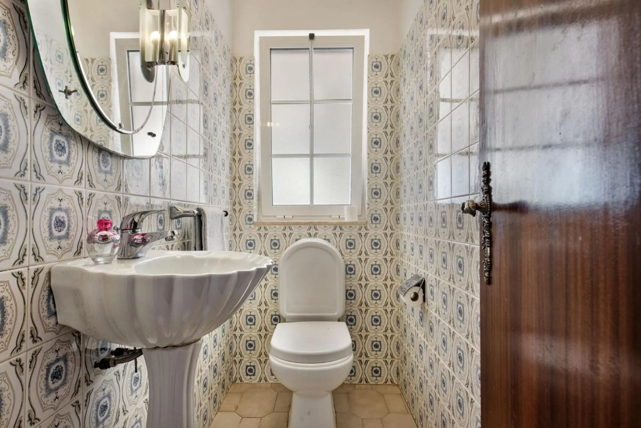 Toilet in A Fantastic Place for Families, Hilton Hotel are and close to amenities