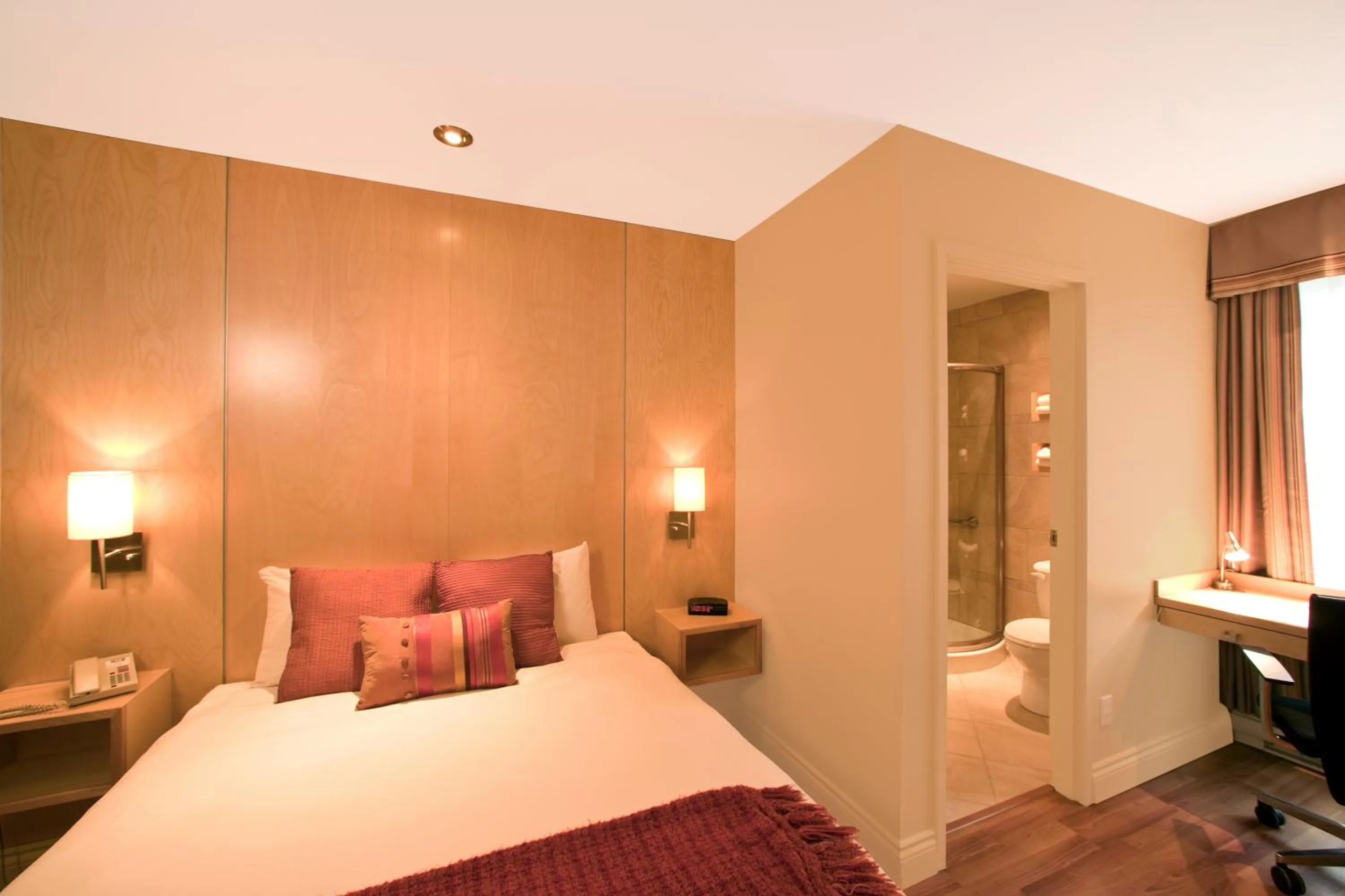 Bed in Hotel du Vieux Quebec