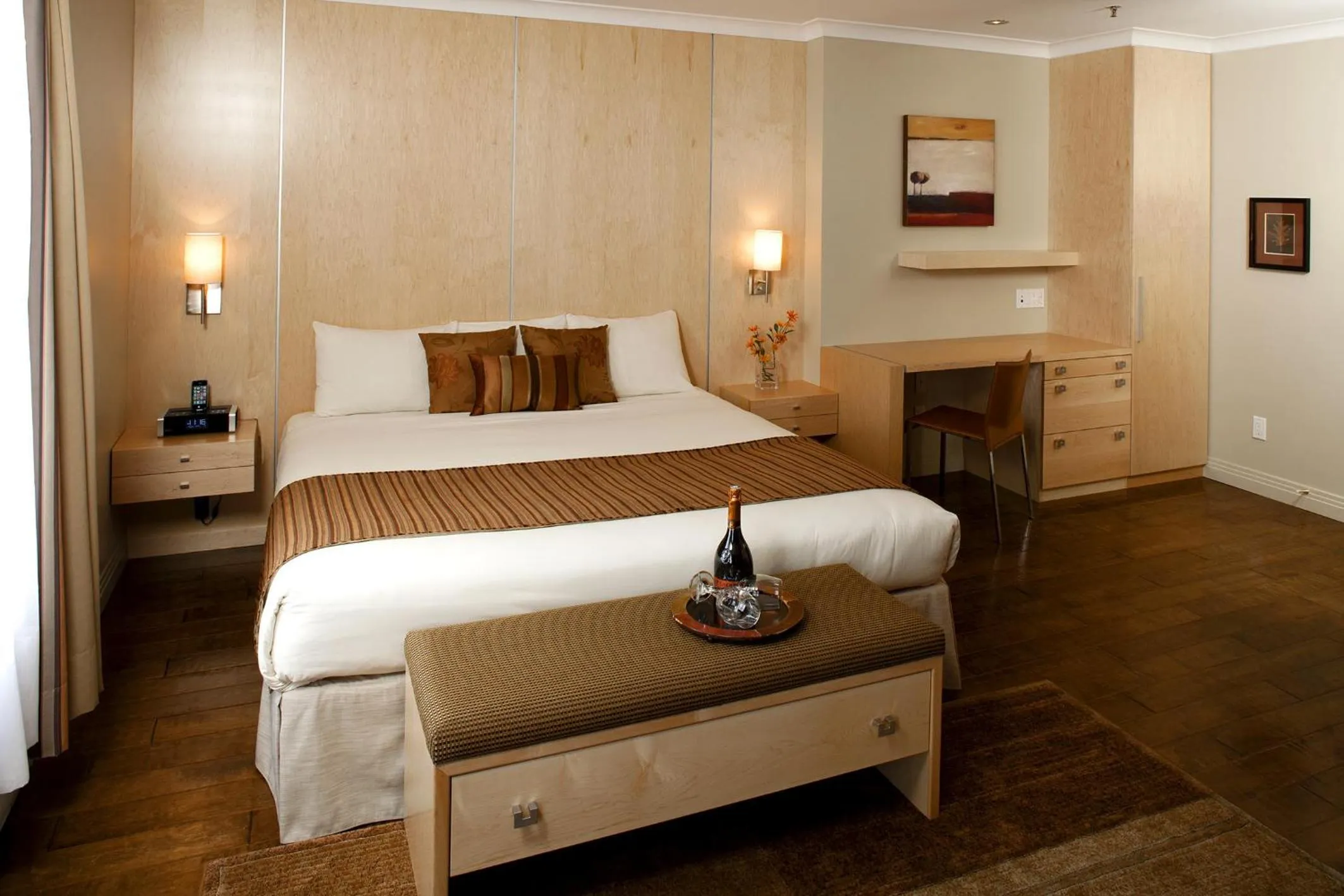 Bed in Hotel du Vieux Quebec