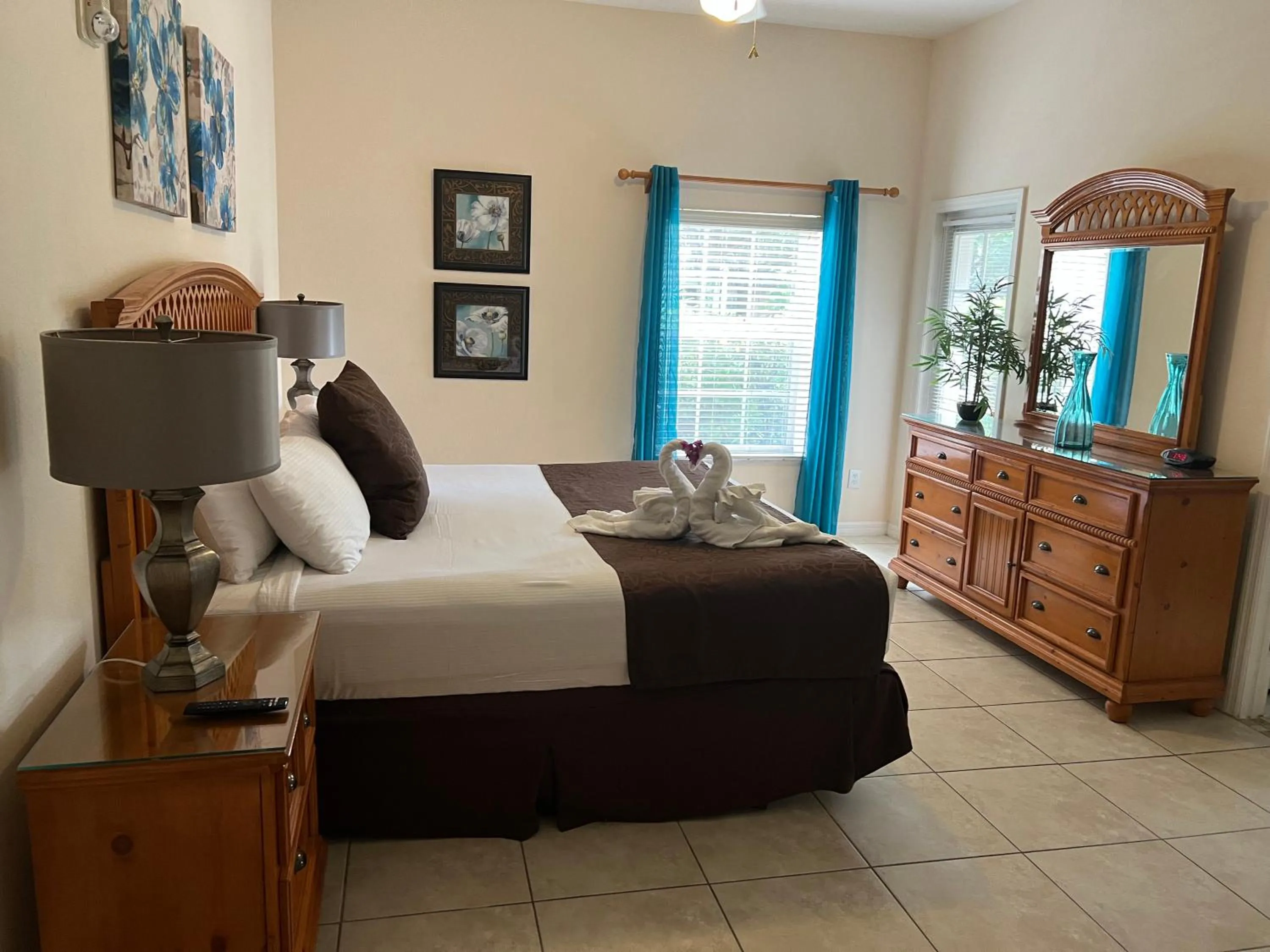 Bed in BAHAMA BAY RESORT