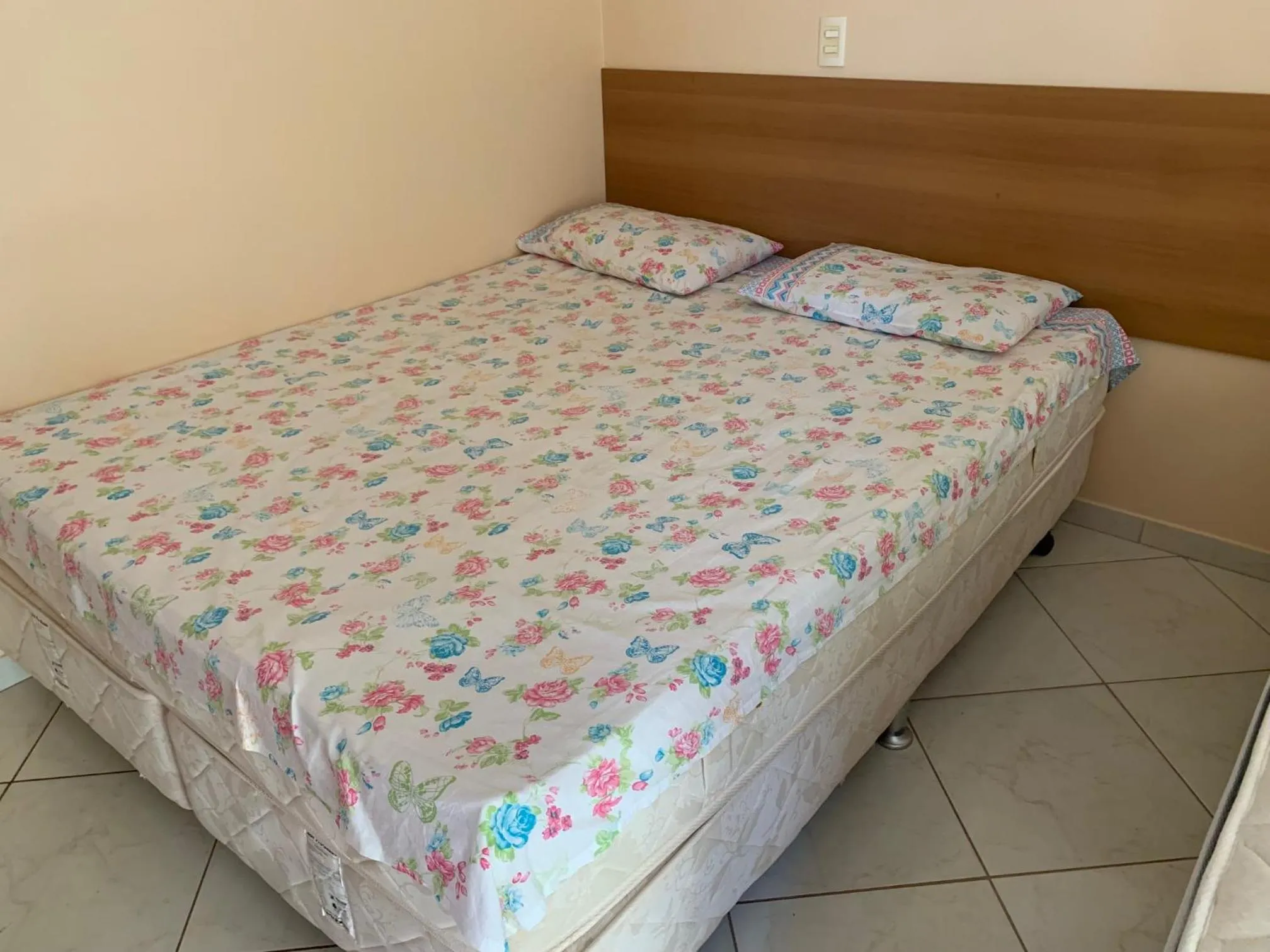 Bed in Suite Show no Thermas Place