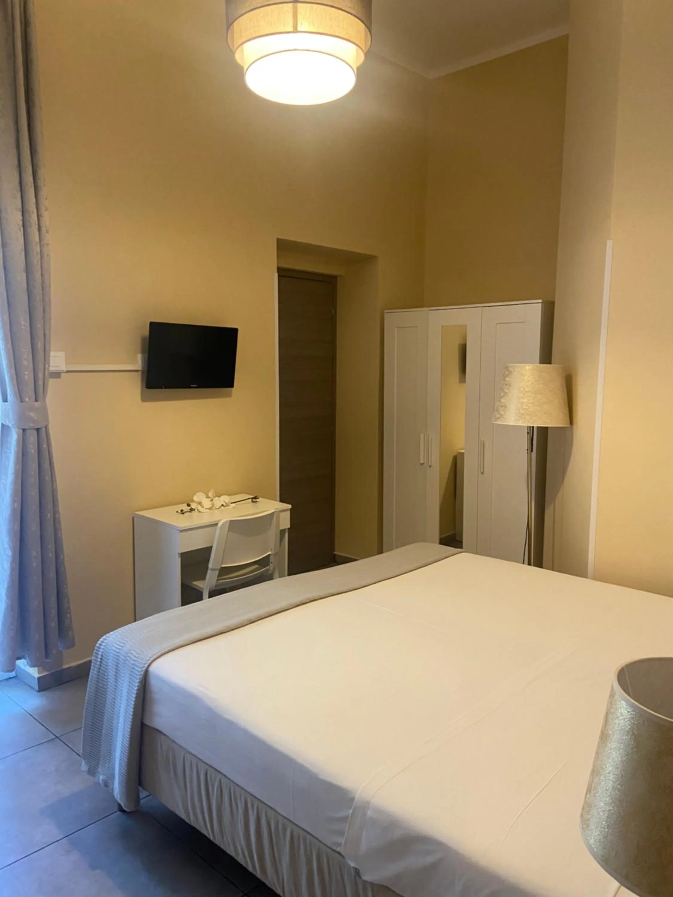 Photo of the whole room, Bed in PARADISE INN