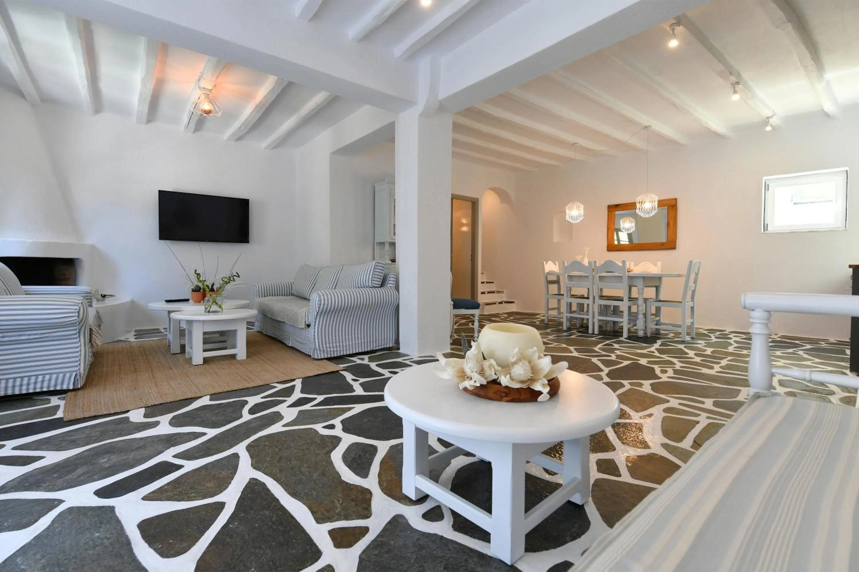 Santa Flora 3 Bedroom House â Parikiaâs Edge