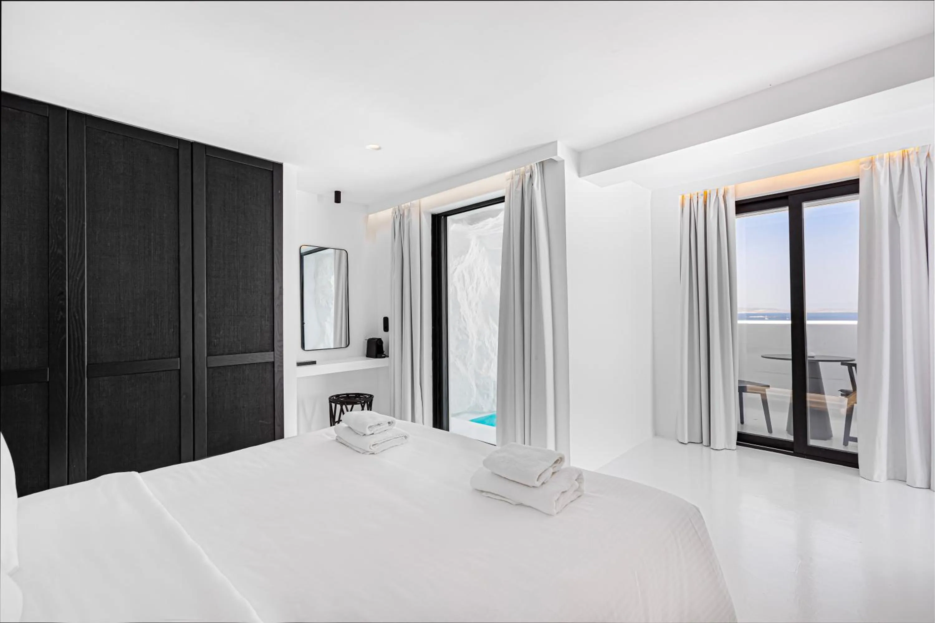 Photo of the whole room in Tagoo Black Mykonos