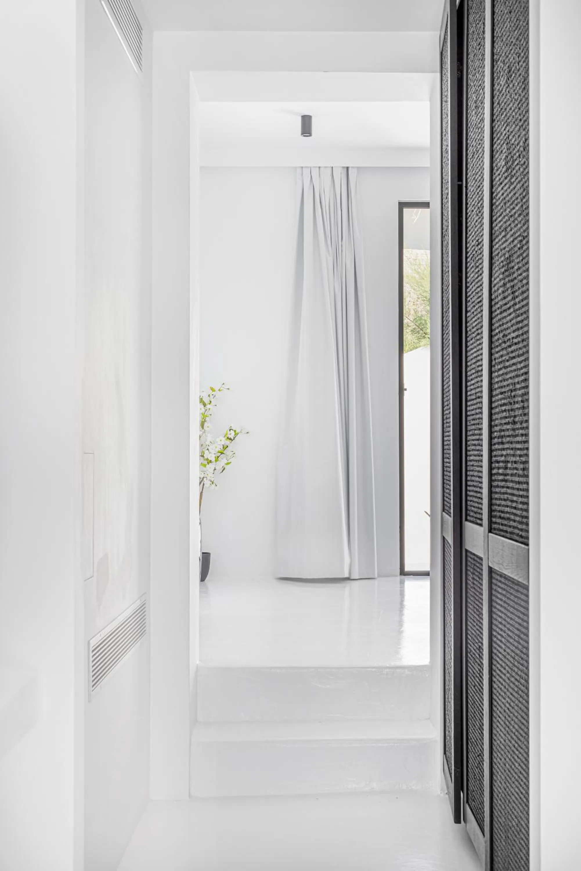 Facade/entrance in Tagoo Black Mykonos