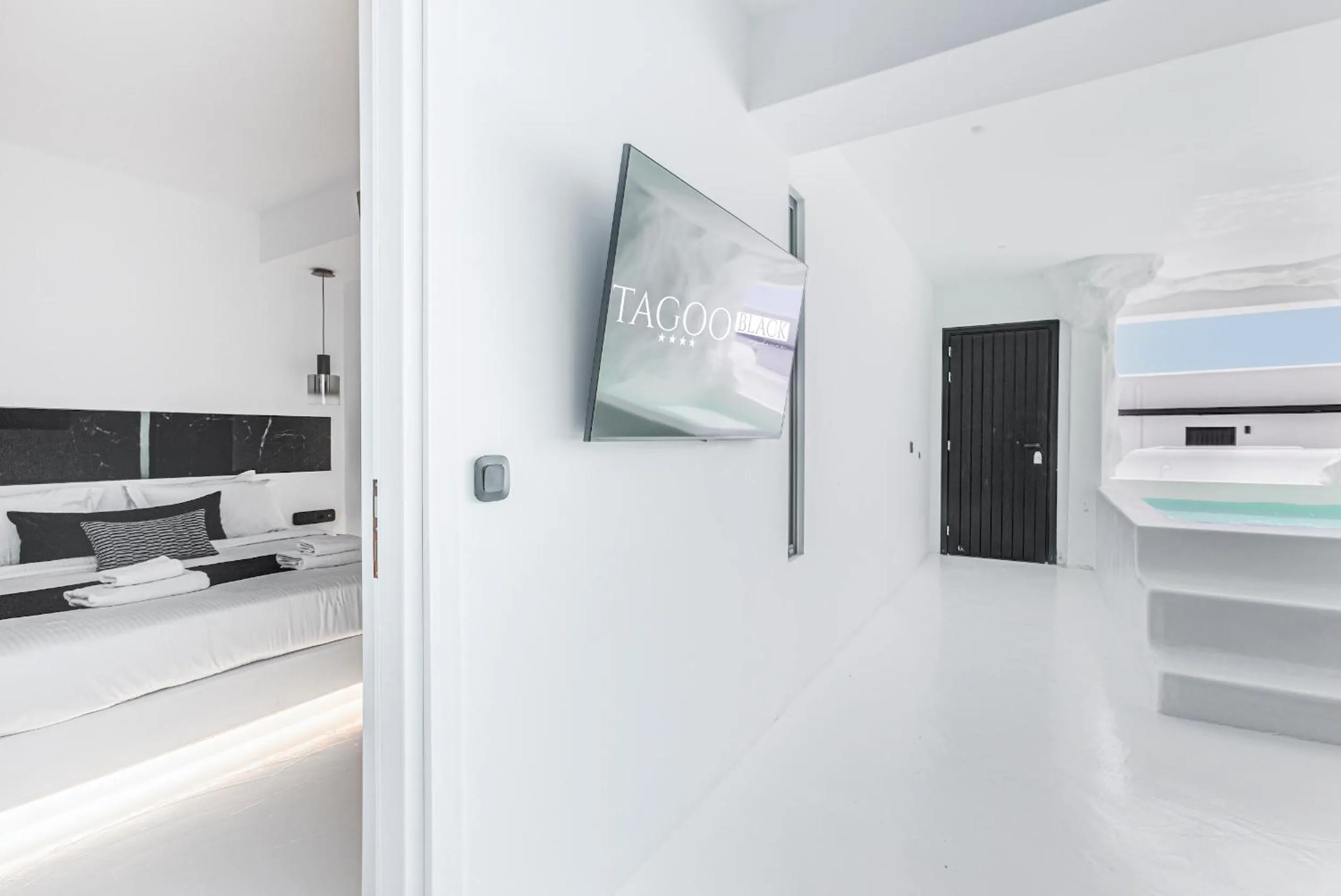 Facade/entrance in Tagoo Black Mykonos