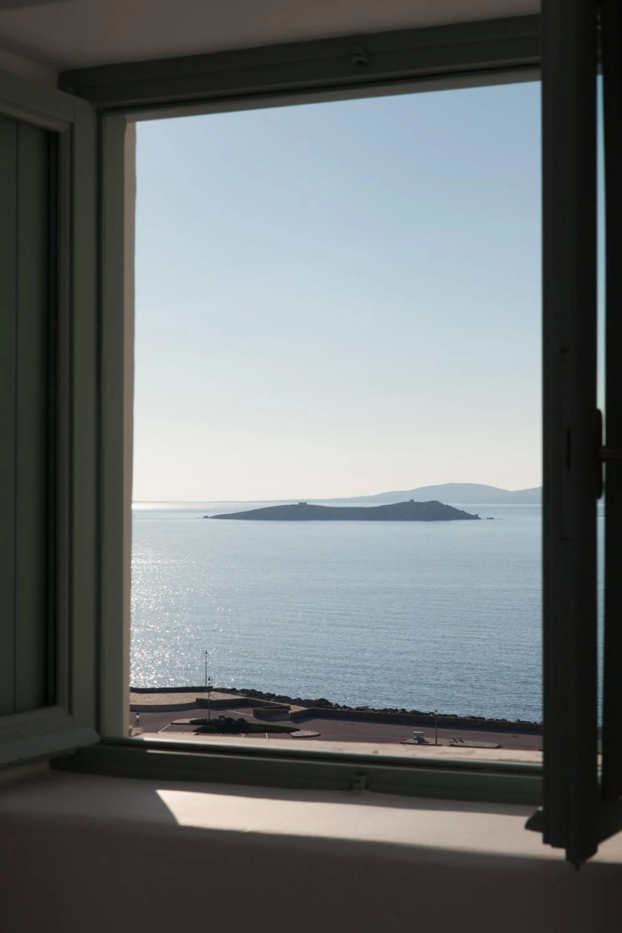 Day in Tagoo Black Mykonos