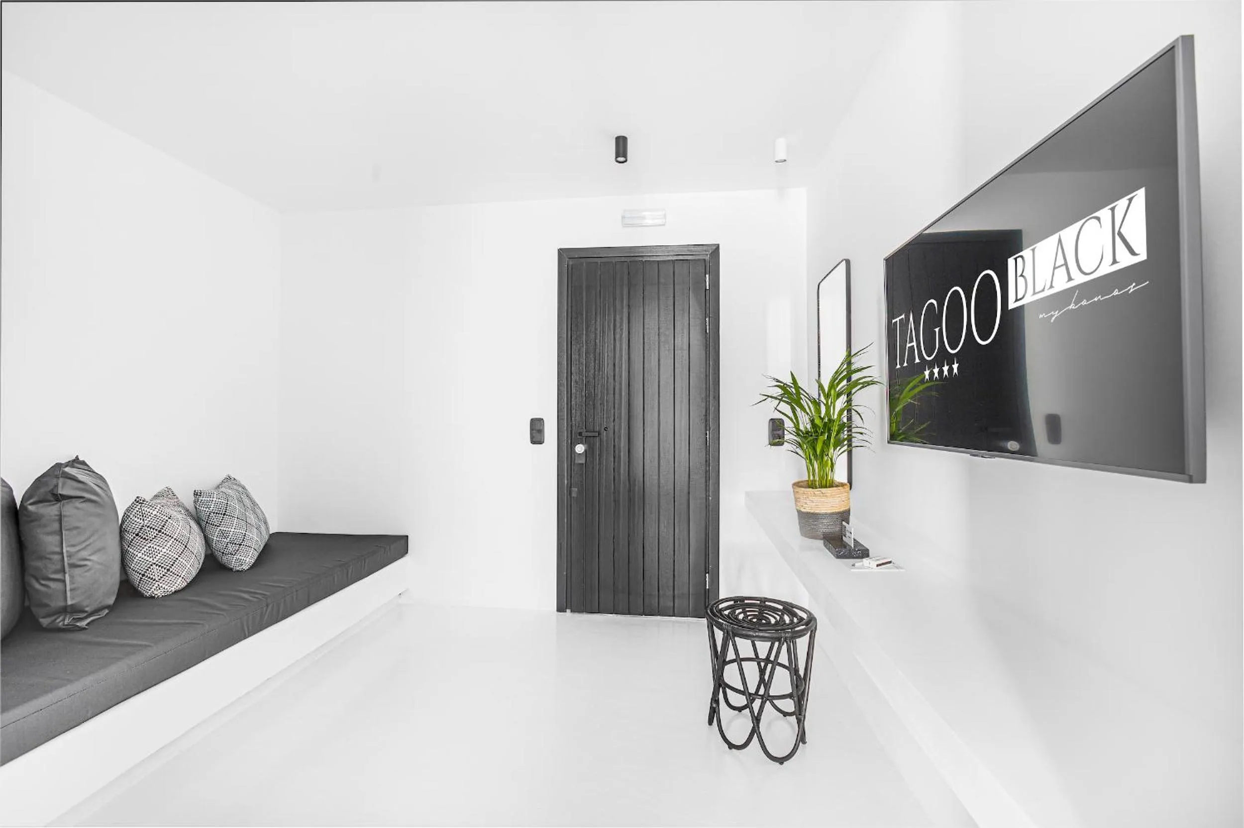 Facade/entrance in Tagoo Black Mykonos