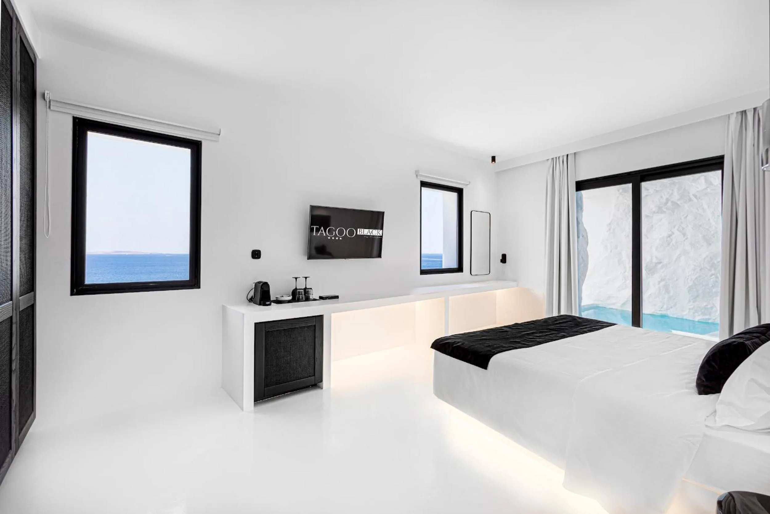 Photo of the whole room in Tagoo Black Mykonos