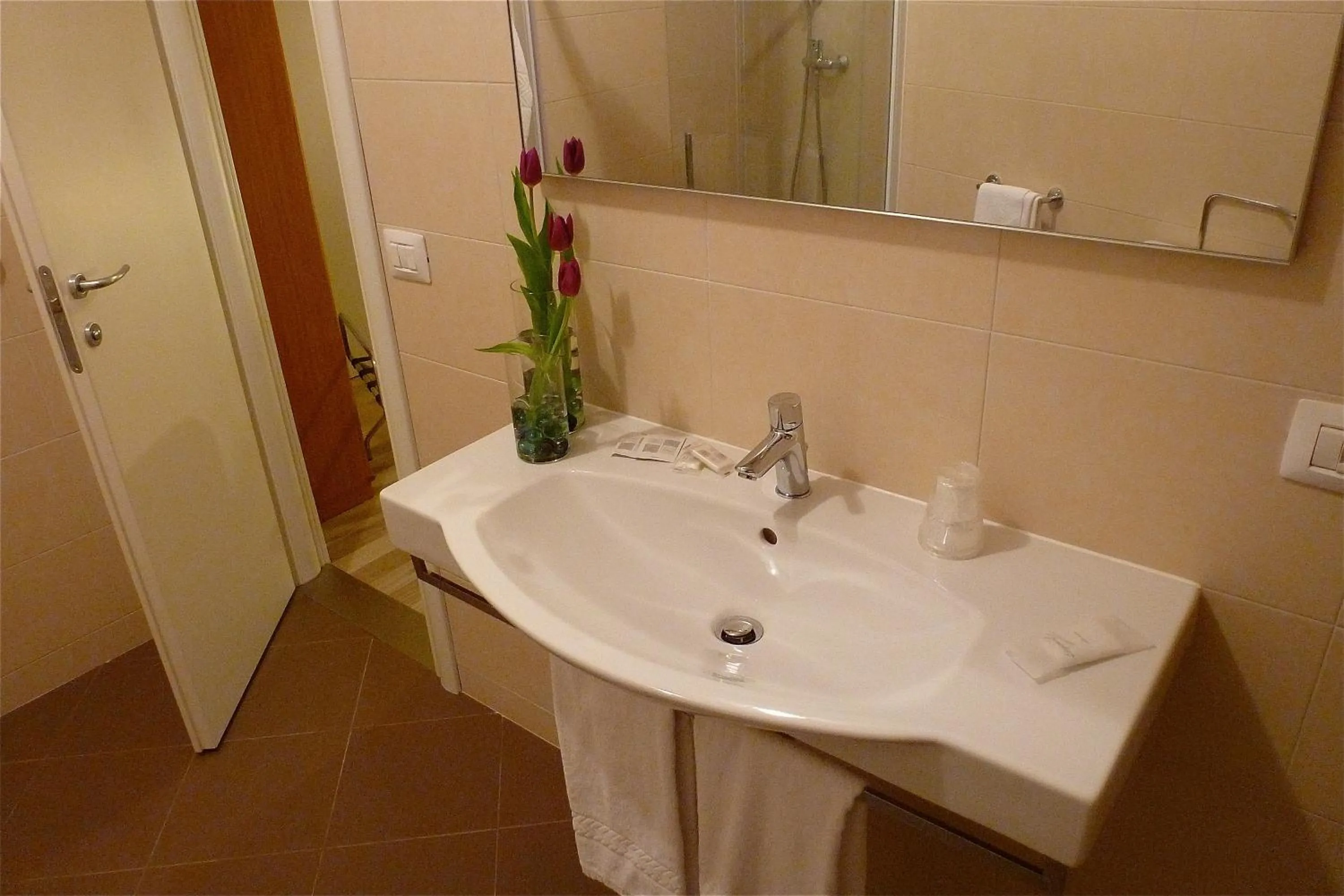 Bathroom in Hotel Mirella e Ristorante Bar Don Bacco