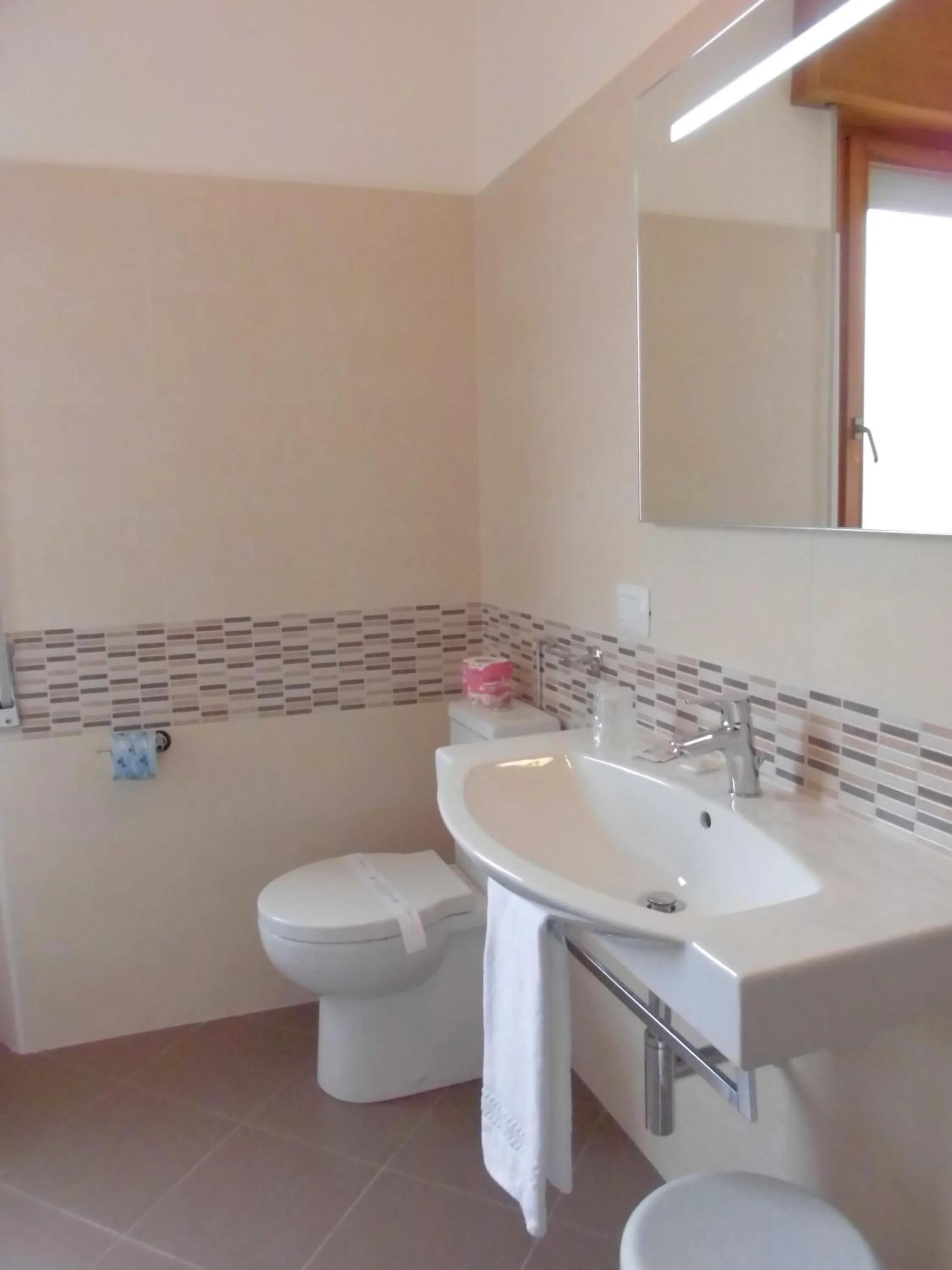 Bathroom in Hotel Mirella e Ristorante Bar Don Bacco