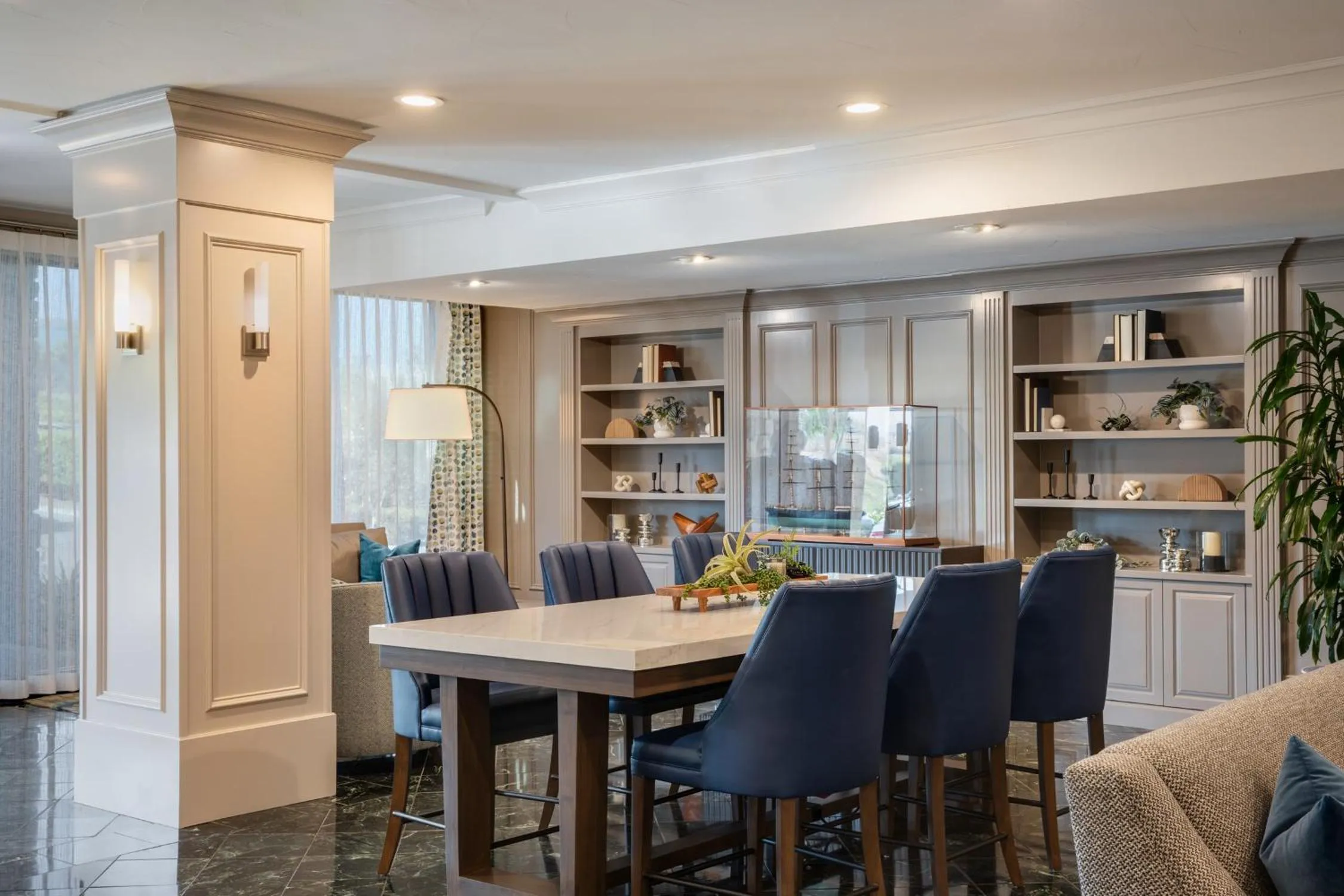 Seating area in Ayres Suites Yorba Linda/Anaheim Hills