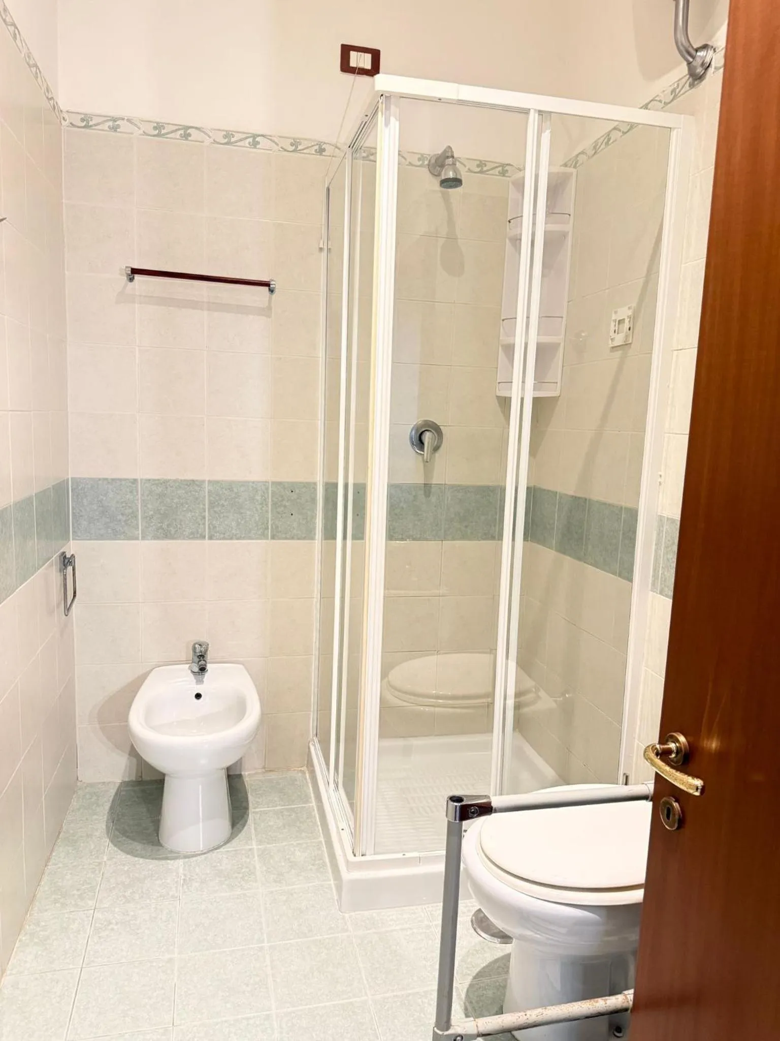 Shower in Bed & Breakfast Plebiscito Home