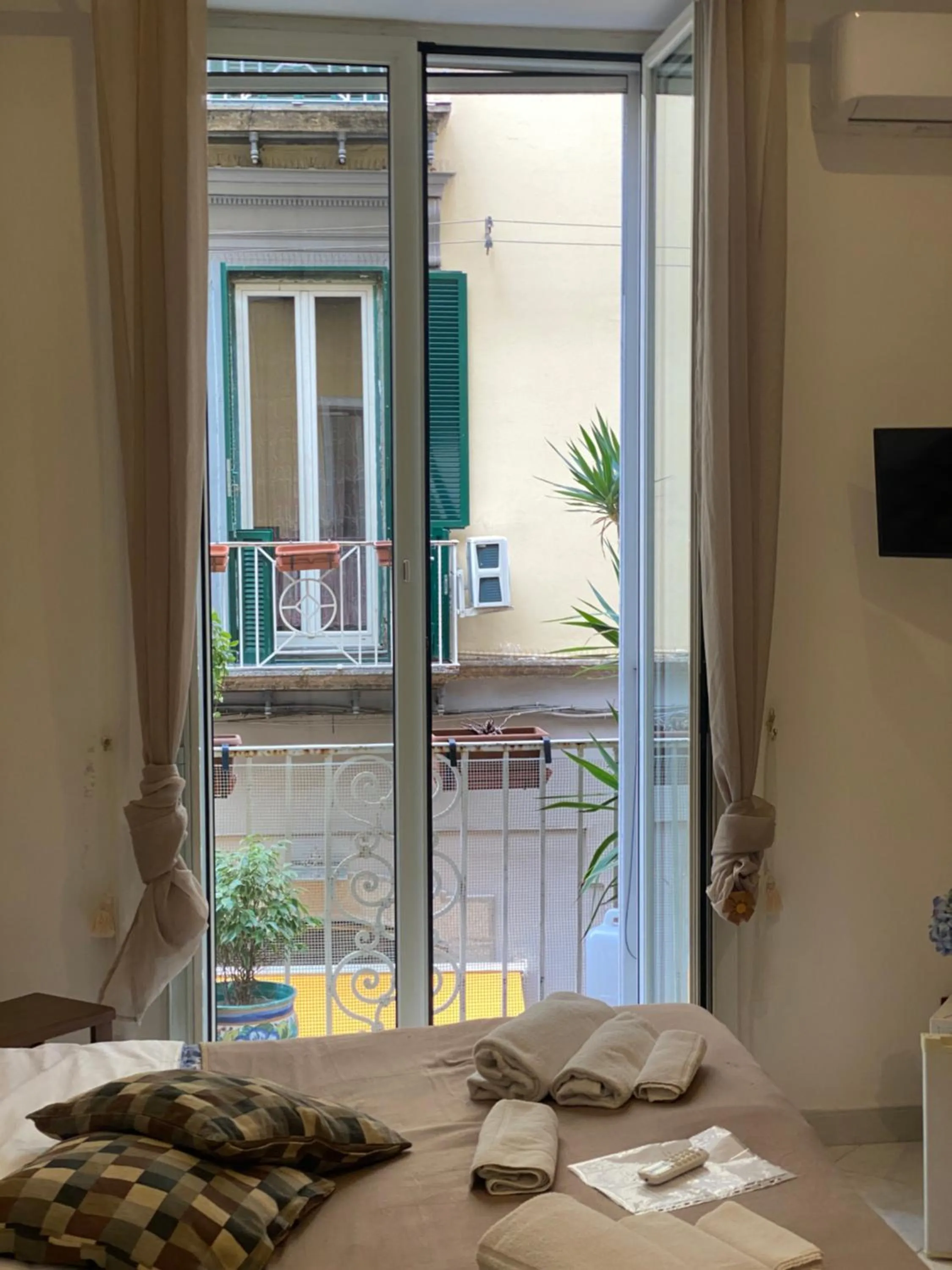 View (from property/room), Bed in Bed & Breakfast Plebiscito Home