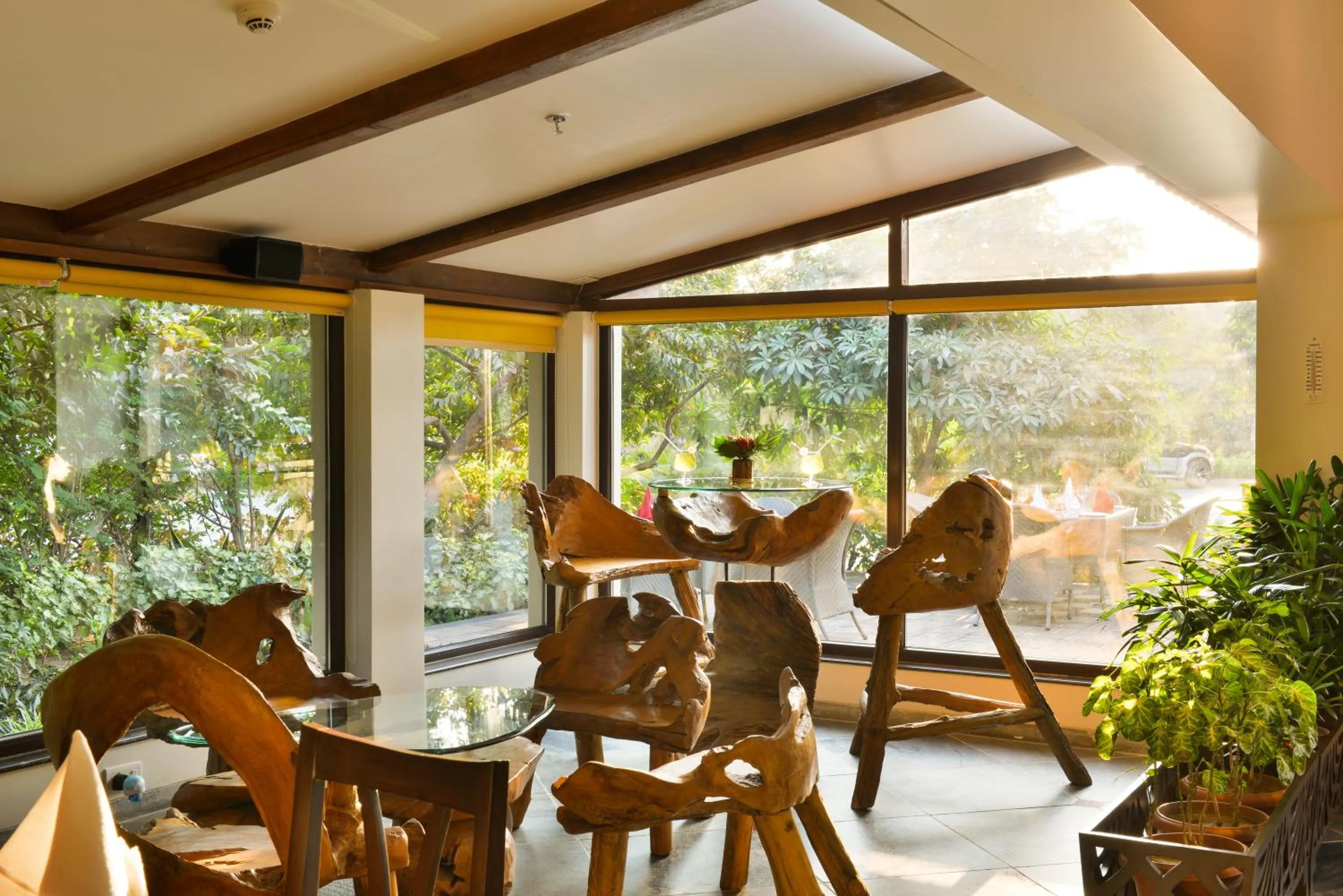 Restaurant/places to eat in Madhubhan Resort & Spa