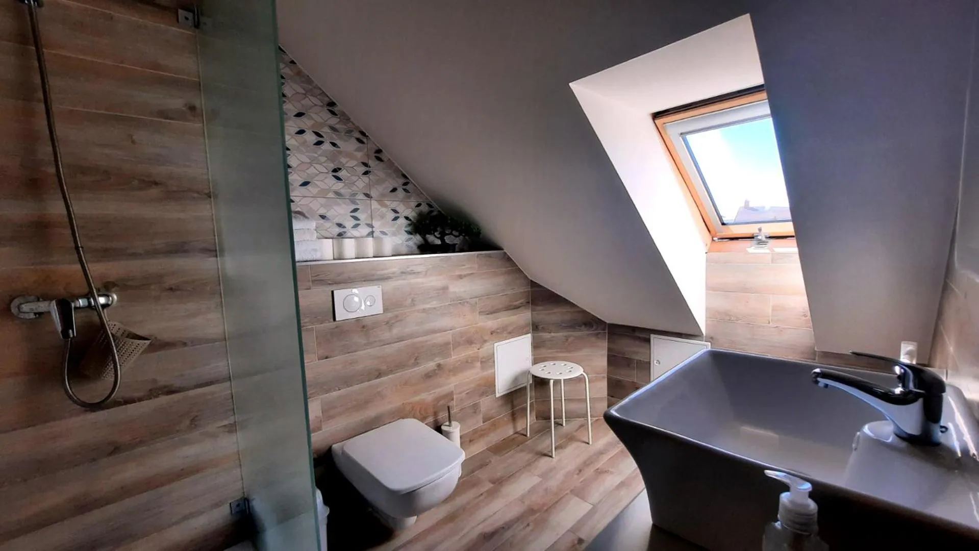 Shower in Airport Budapest Sarokhaz Panzio