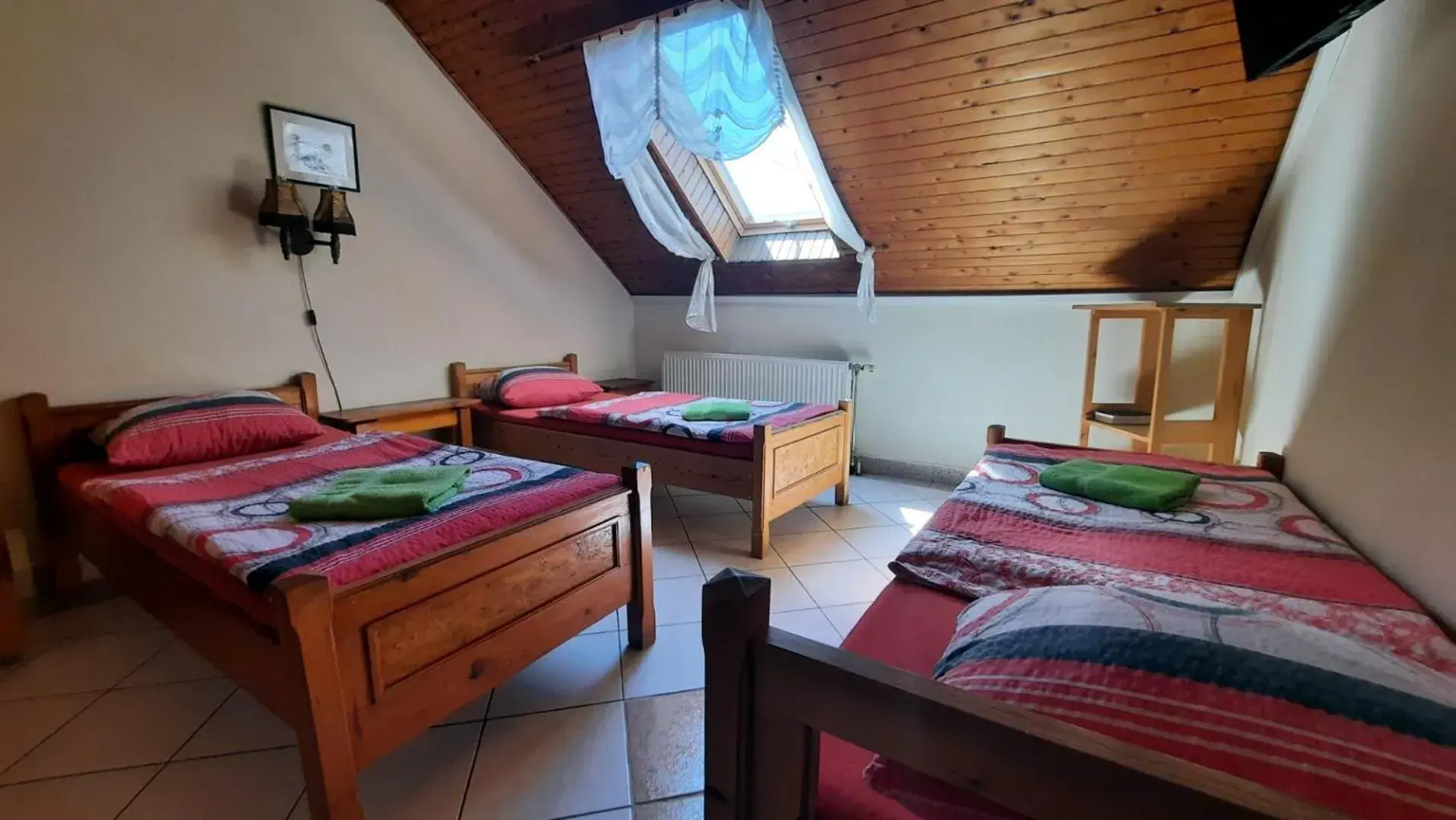 Triple Room with Private Bathroom in Airport Budapest Sarokhaz Panzio Triple Room with Private Bathroom in Airport Budapest Sarokhaz Panzio