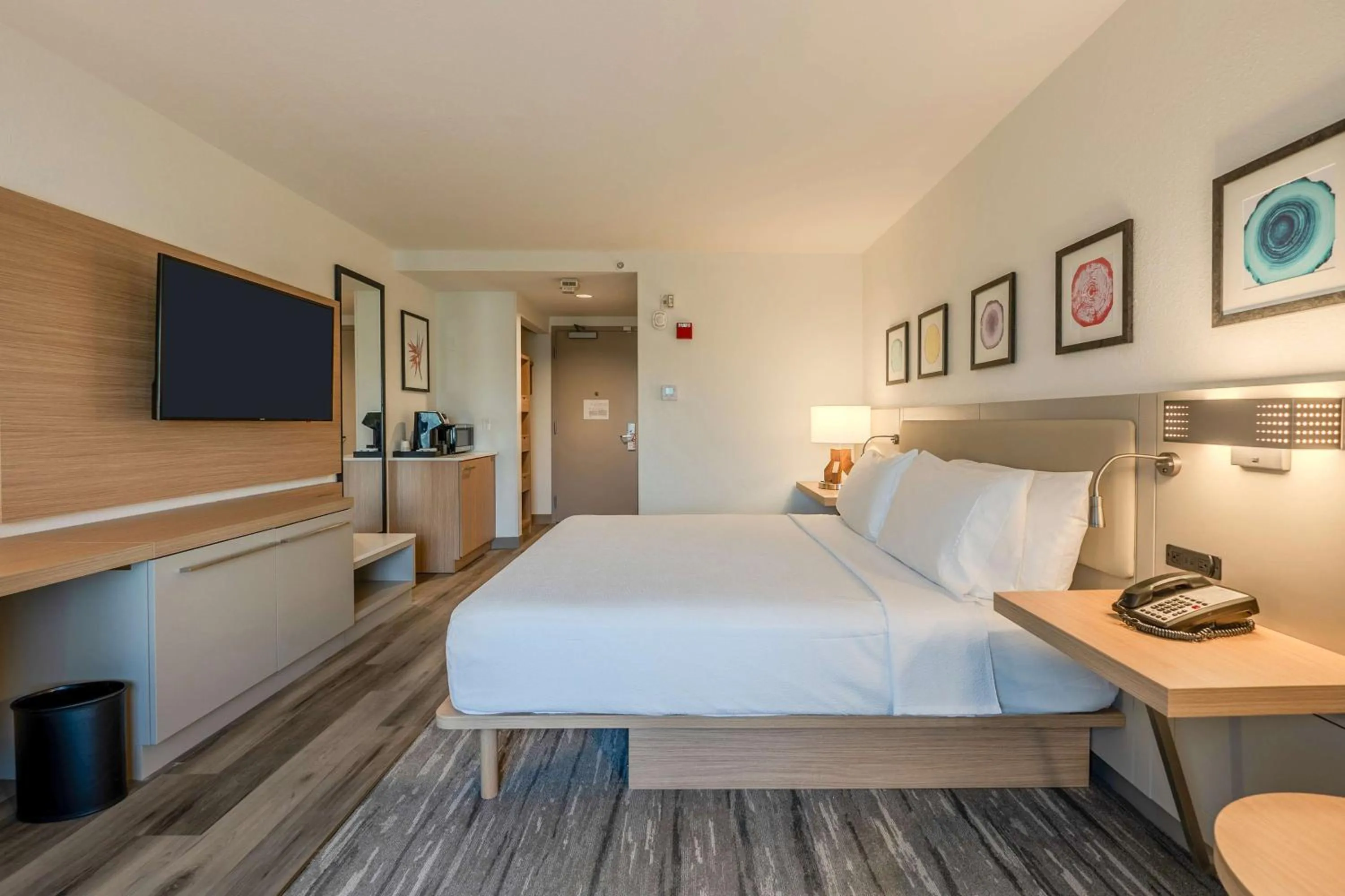 Bed in Hilton Garden Inn Ft. Lauderdale Airport-Cruise Port