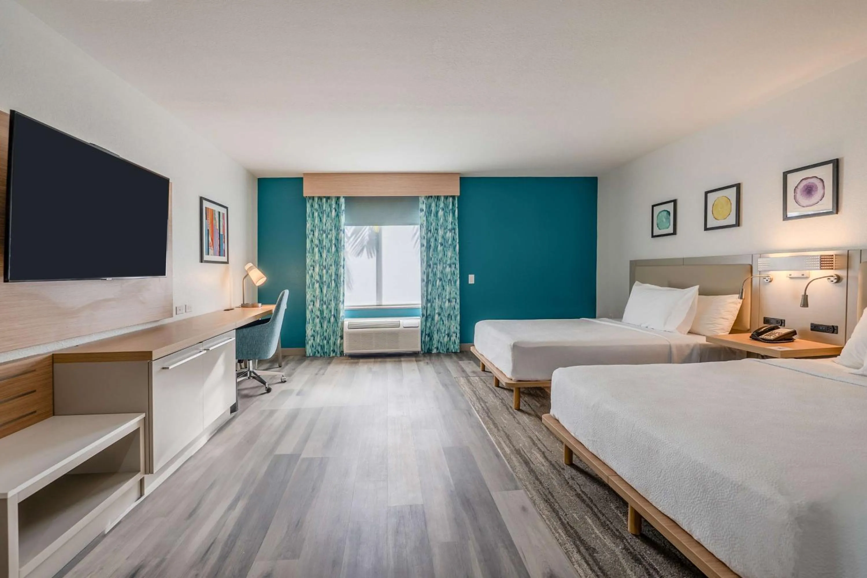 Bedroom, Bed in Hilton Garden Inn Ft. Lauderdale Airport-Cruise Port