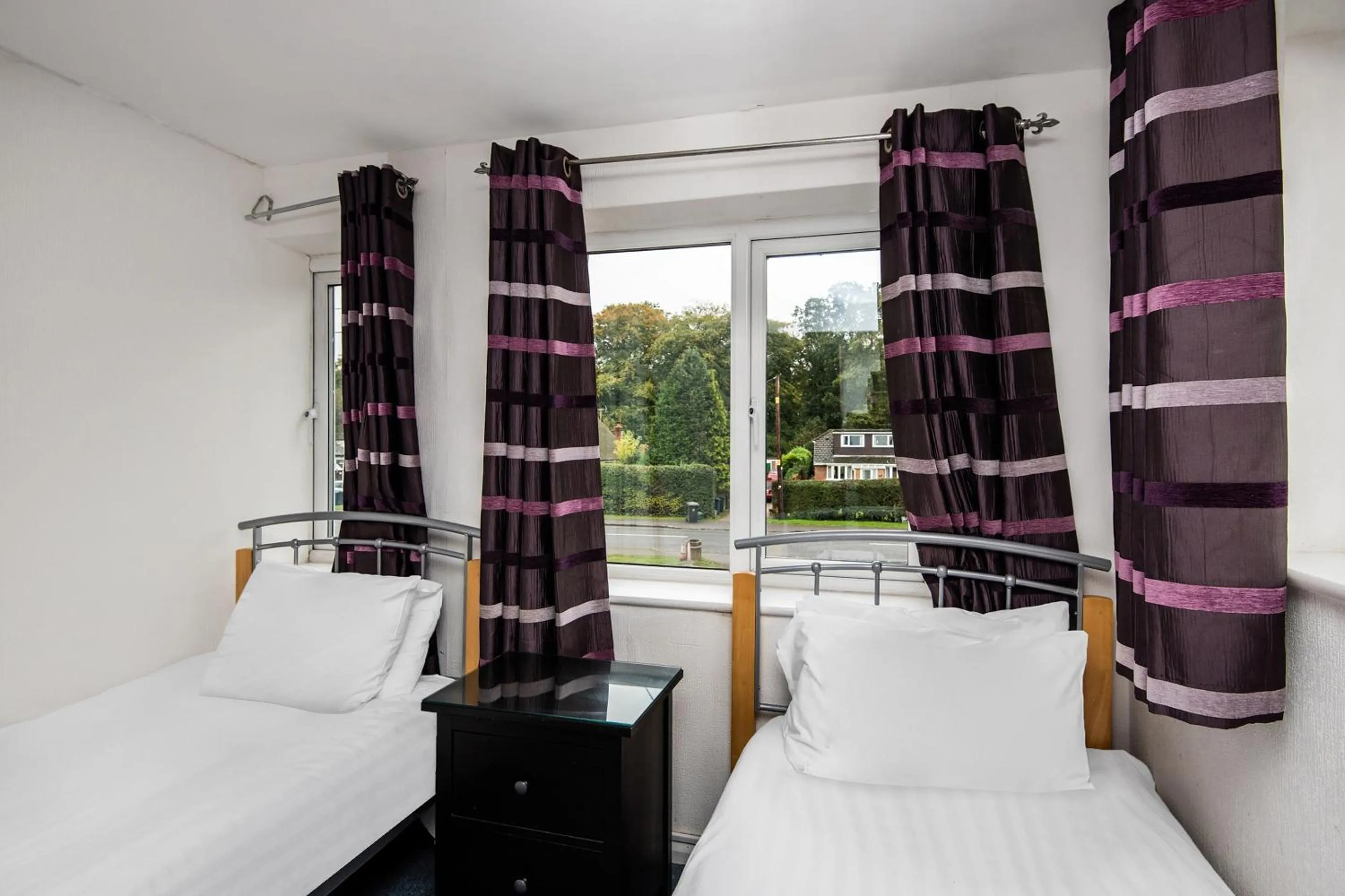 Bedroom, Bed in Chris's Motel