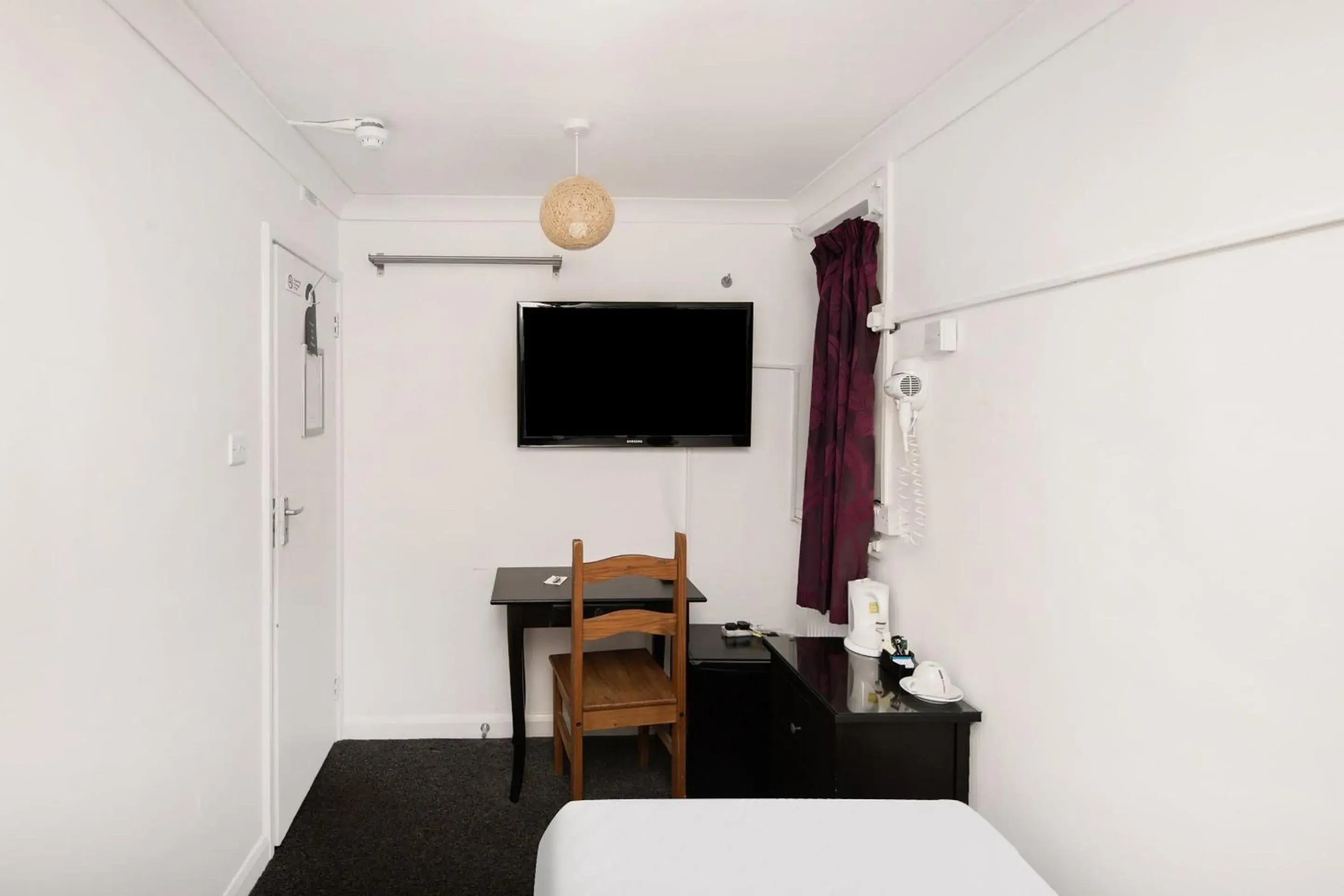 Bedroom, Bed in Chris's Motel Bedroom, Bed in Chris's Motel